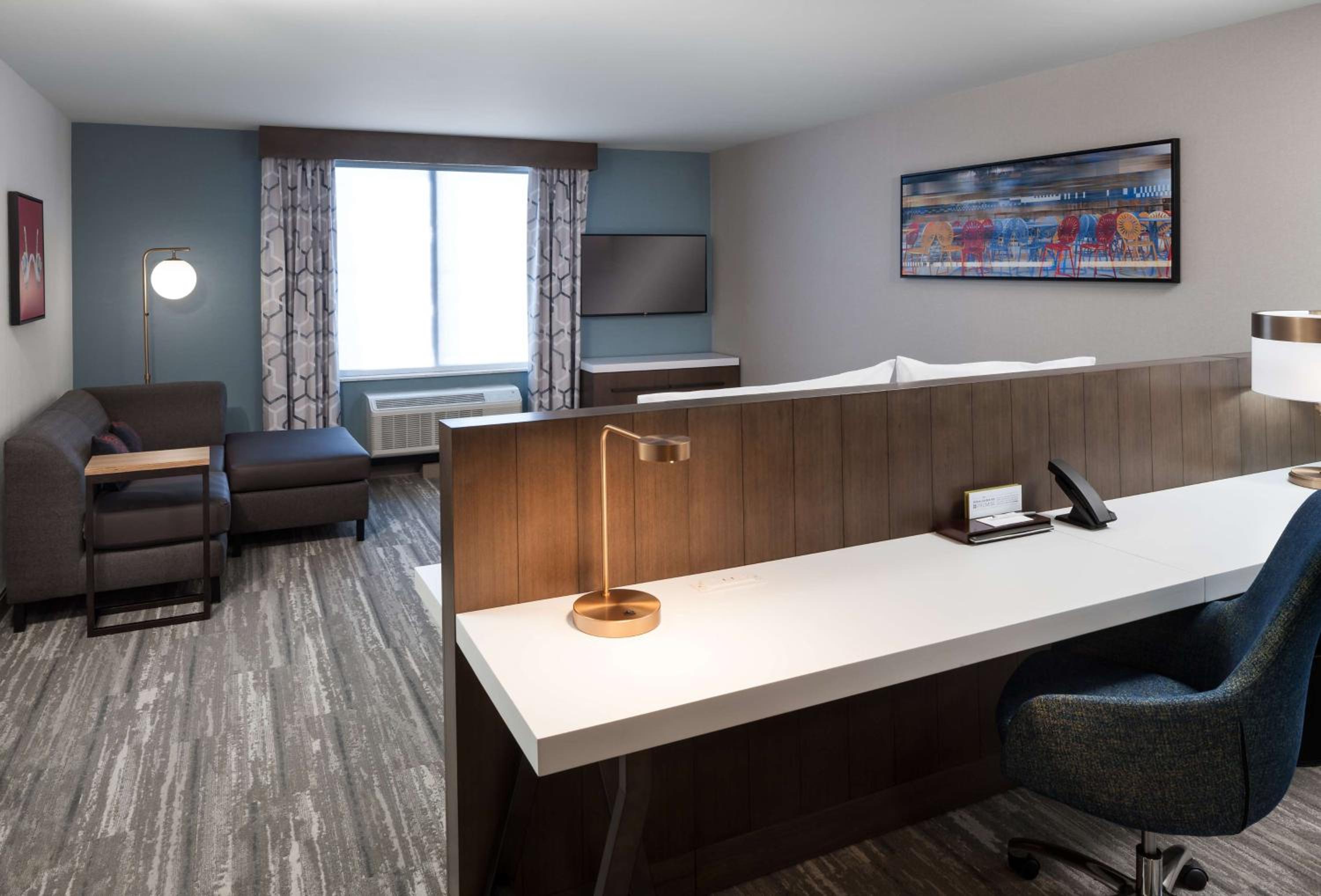 Deluxe King Room - Photo 5