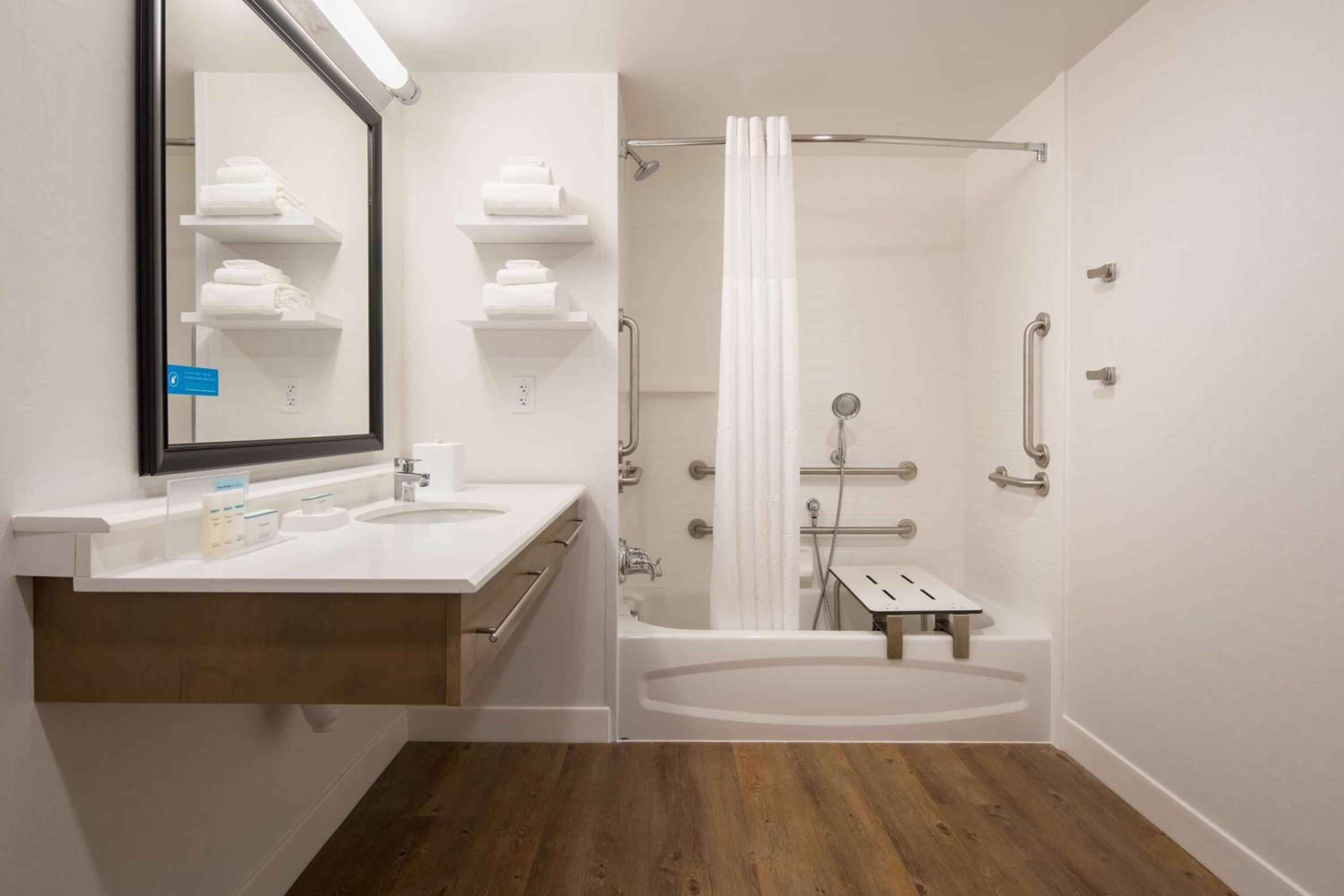 Queen Room with Two Queen Beds - Mobility and Hearing Access/Non-Smoking