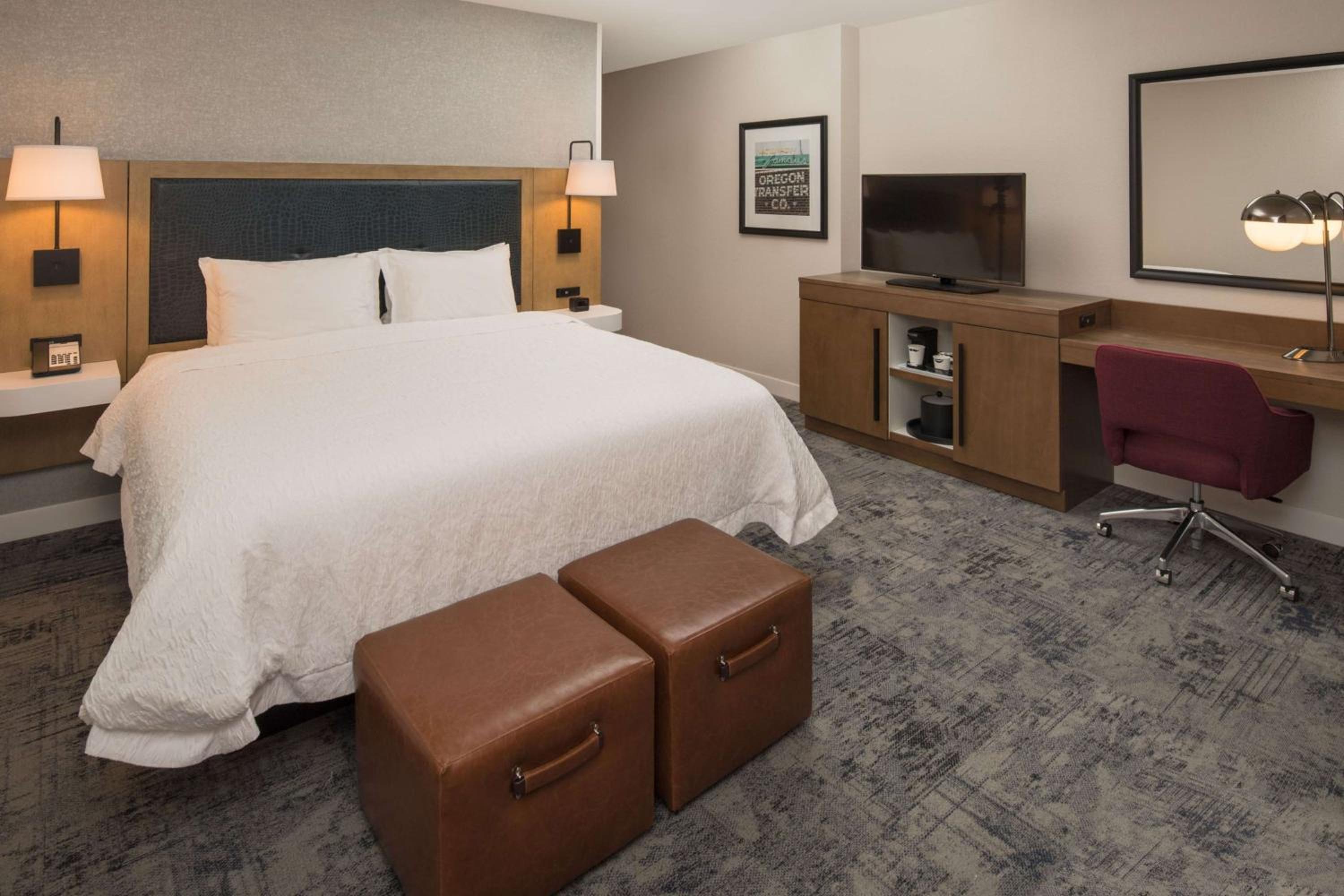 King Room with Mini Fridge - Non-Smoking