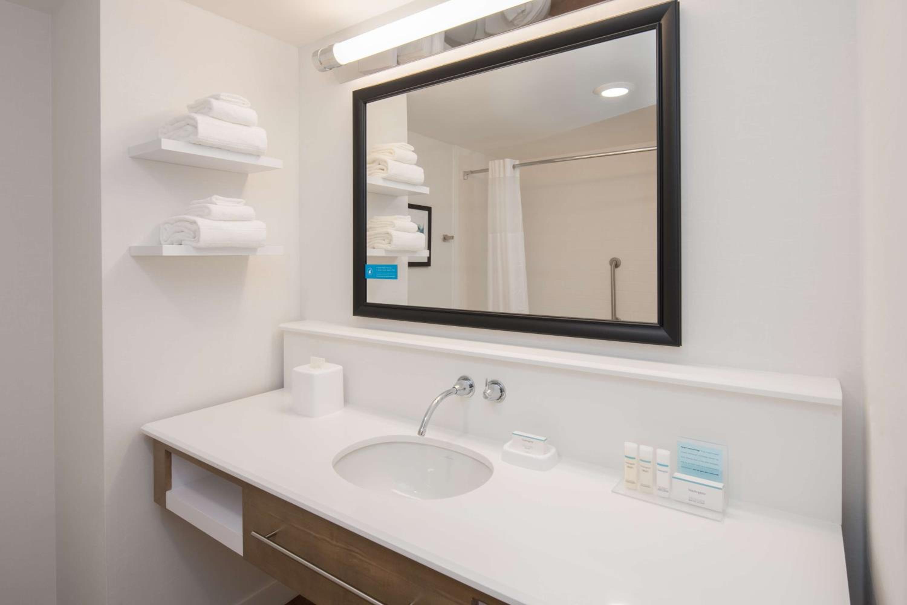 Queen Room with Two Queen Beds - Mobility and Hearing Access/Non-Smoking