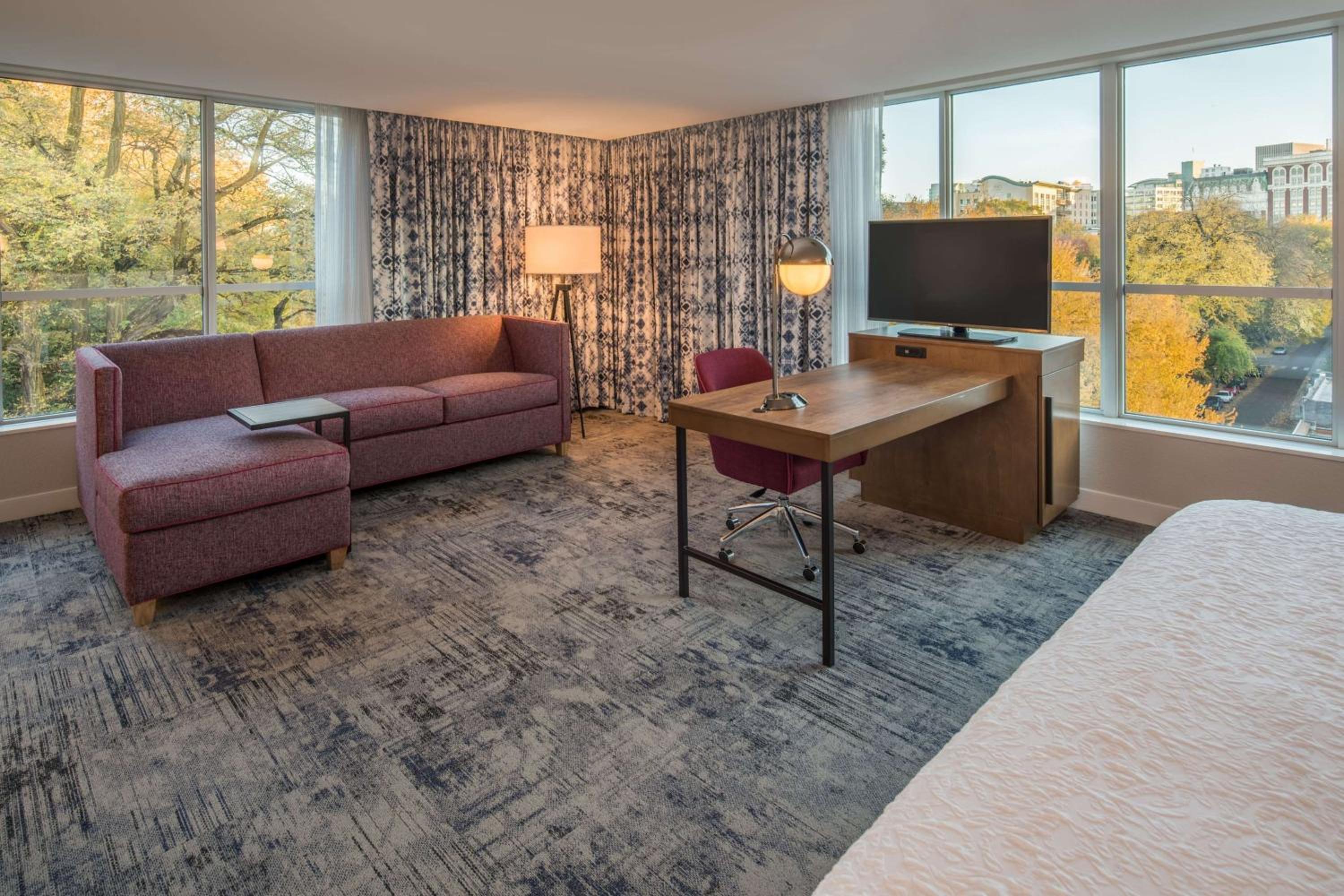 King Studio Suite with Sofa Bed - Hearing Access/Non-Smoking