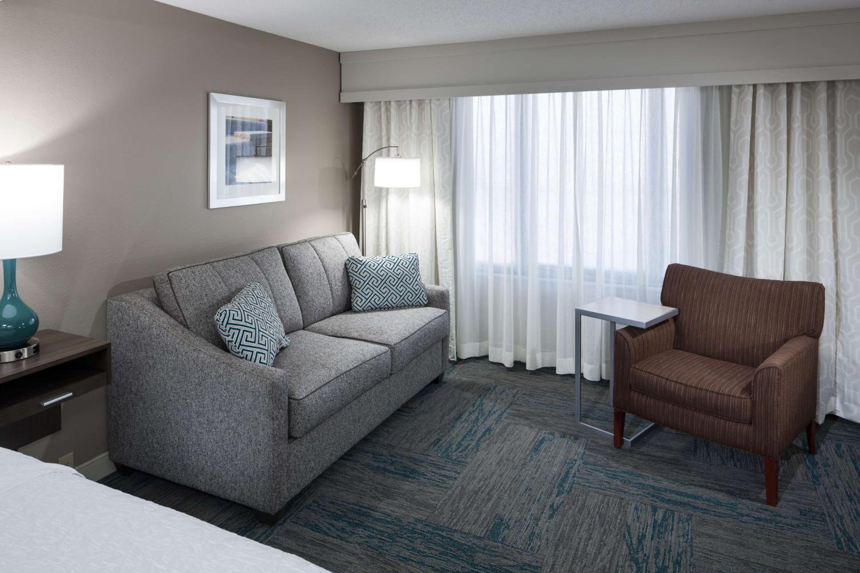 Queen Room with Two Queen Beds and Sofa Bed - Non-Smoking photo 2