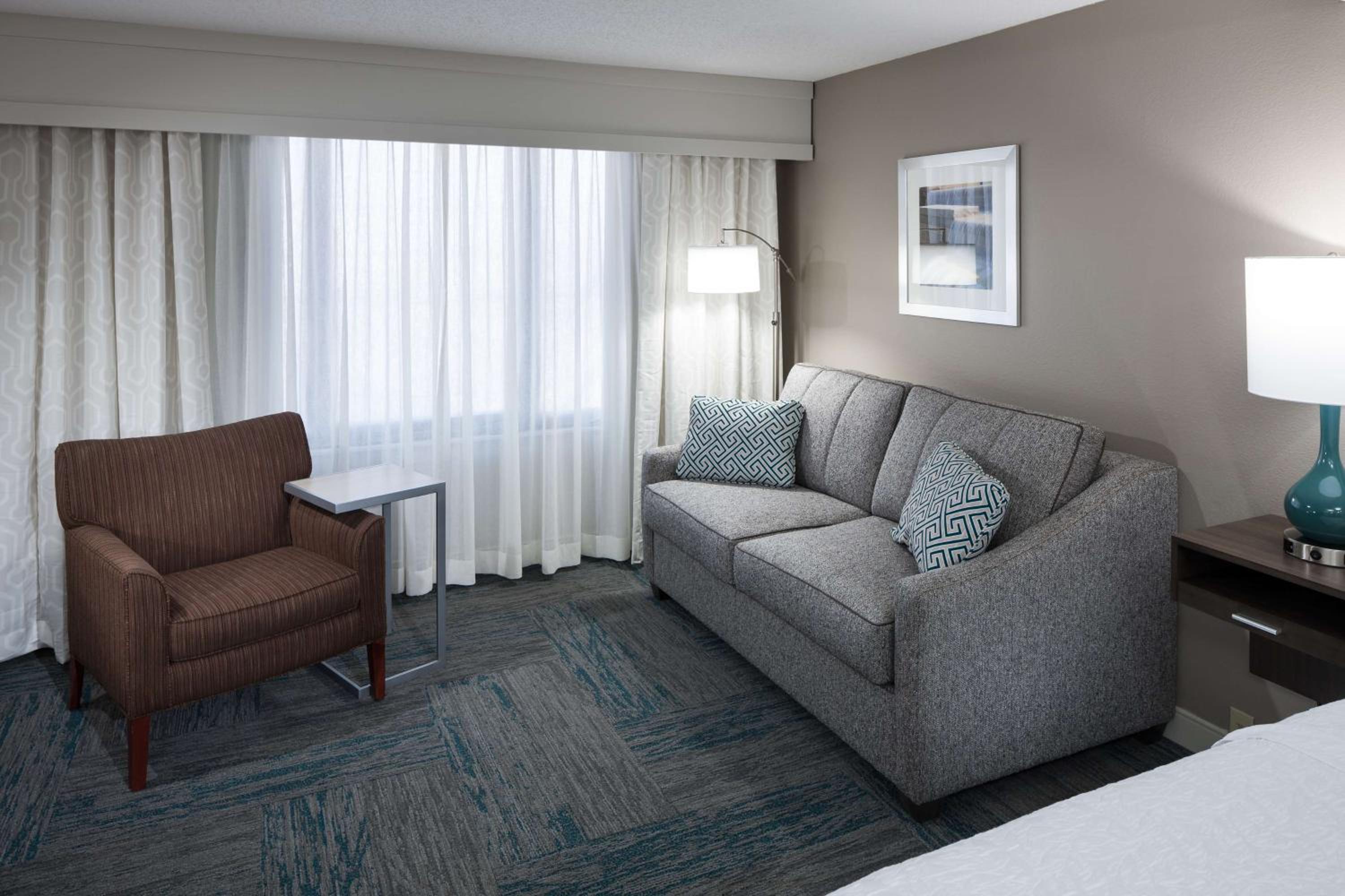King Room with Sofa Bed - Non-Smoking - Photo 2