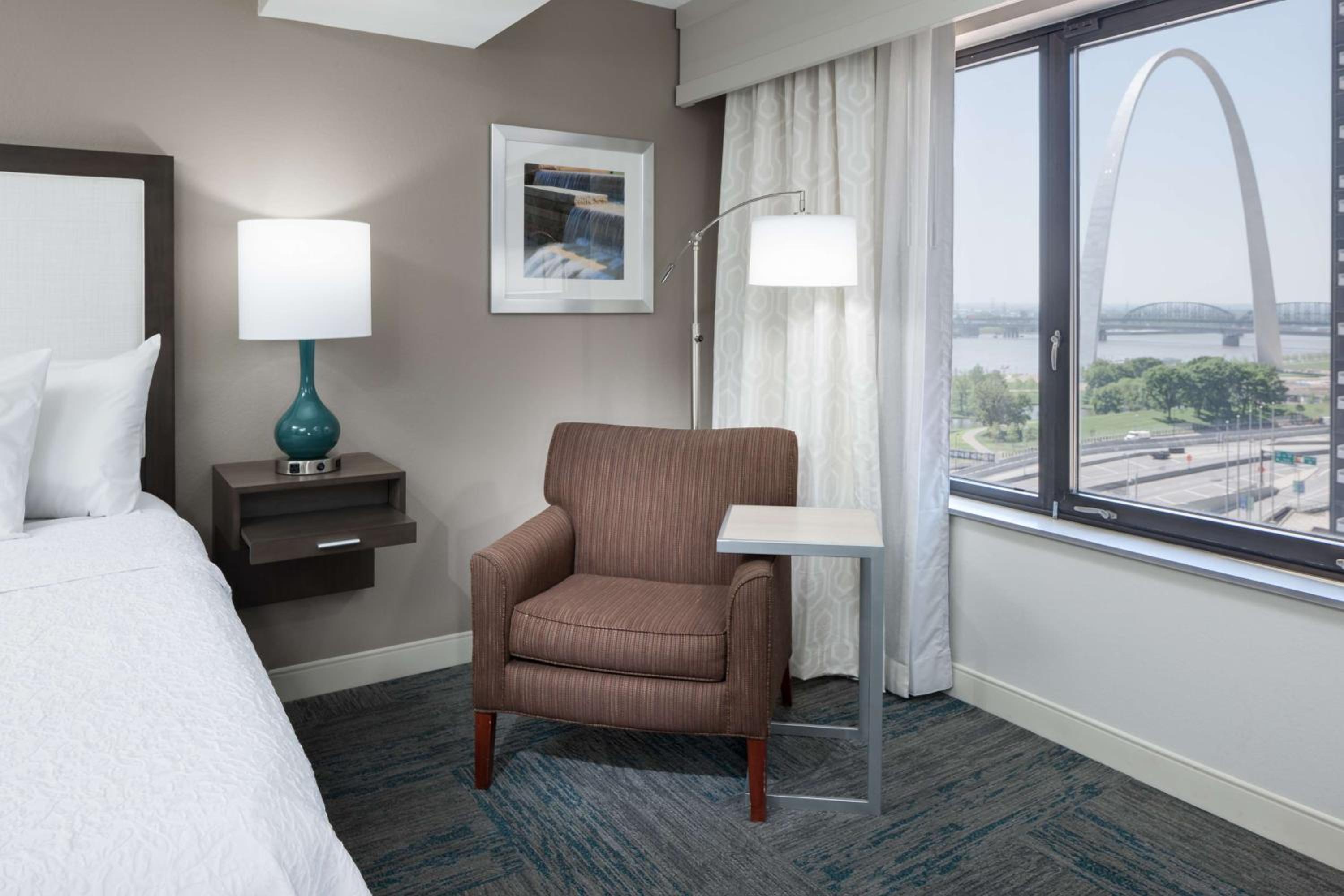 King Room - Arch View - Photo 2