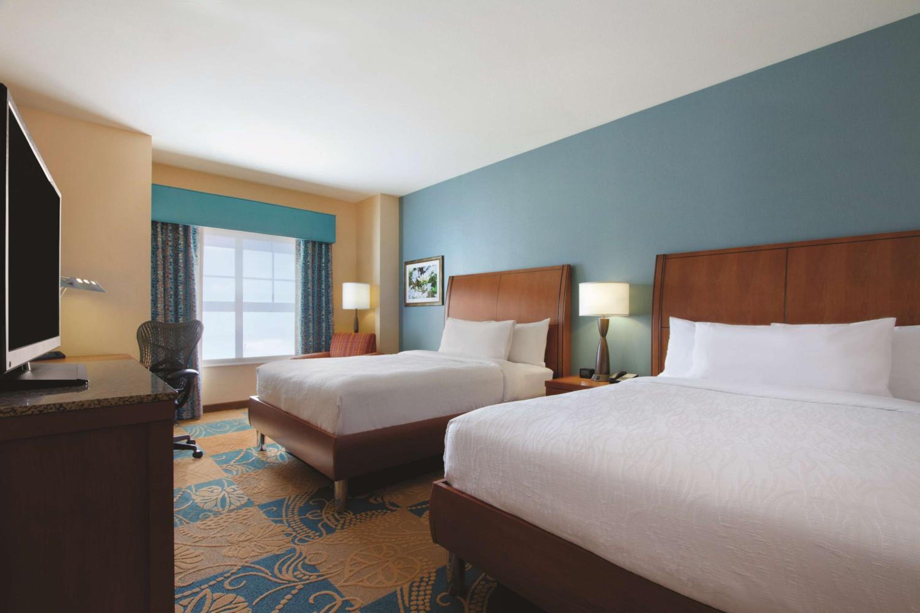 Queen Room with Two Queen Beds photo 3