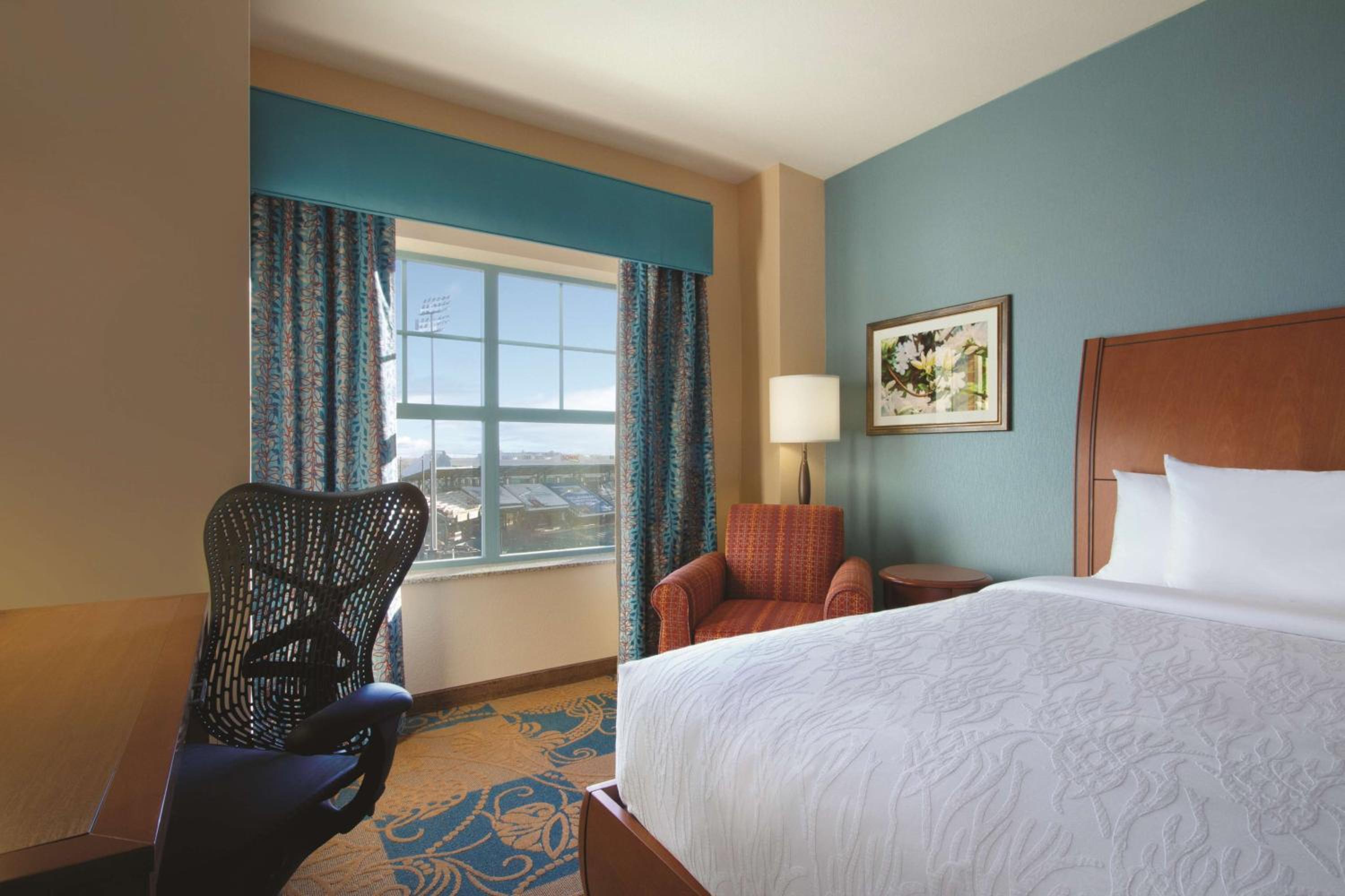 Deluxe Queen Room with Two Queen Beds with View  photo 3