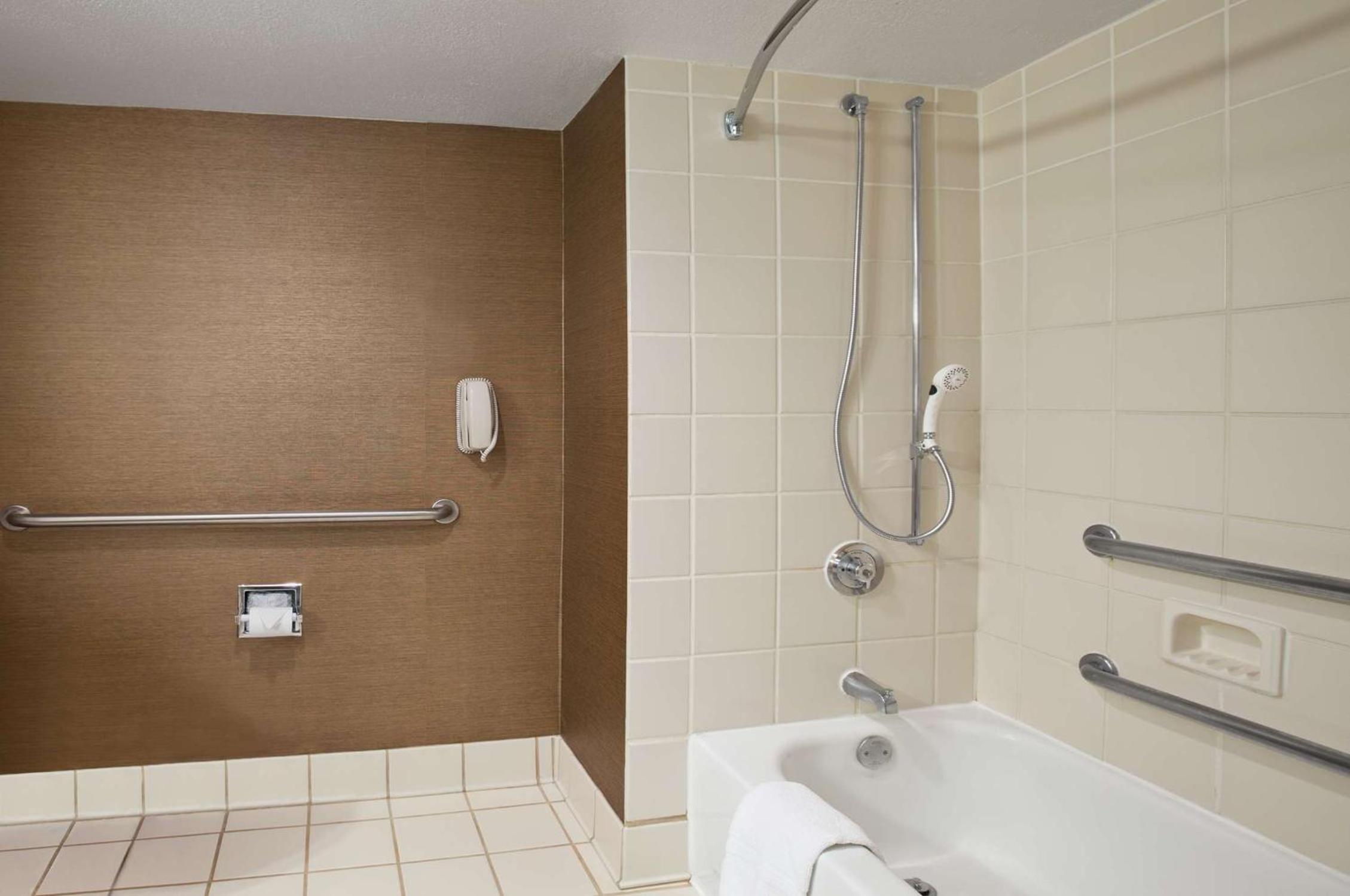 King Room - Mobility Access/Non-Smoking - Photo 4