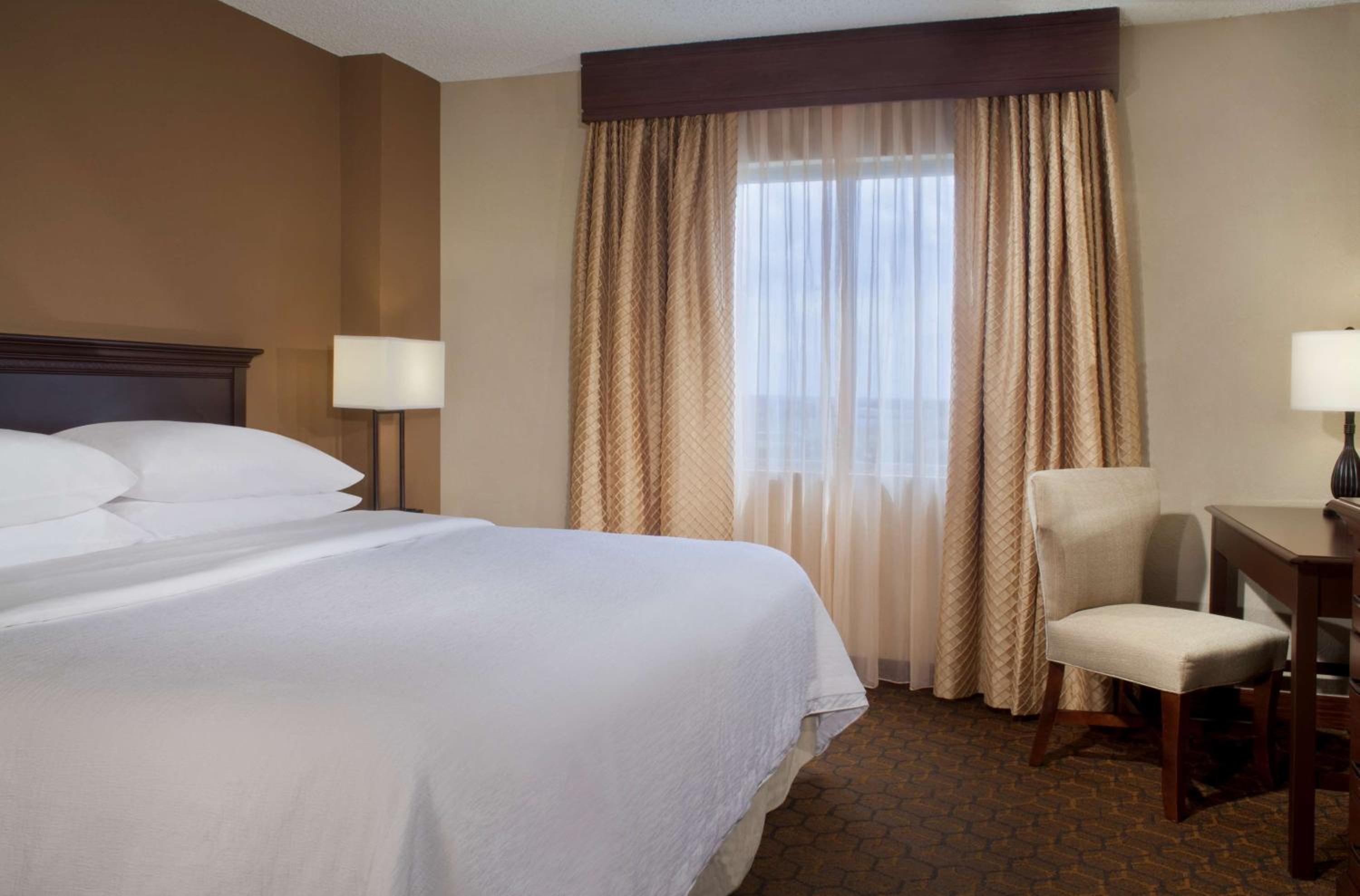 Two-Room King Suite - Non-Smoking - Photo 4