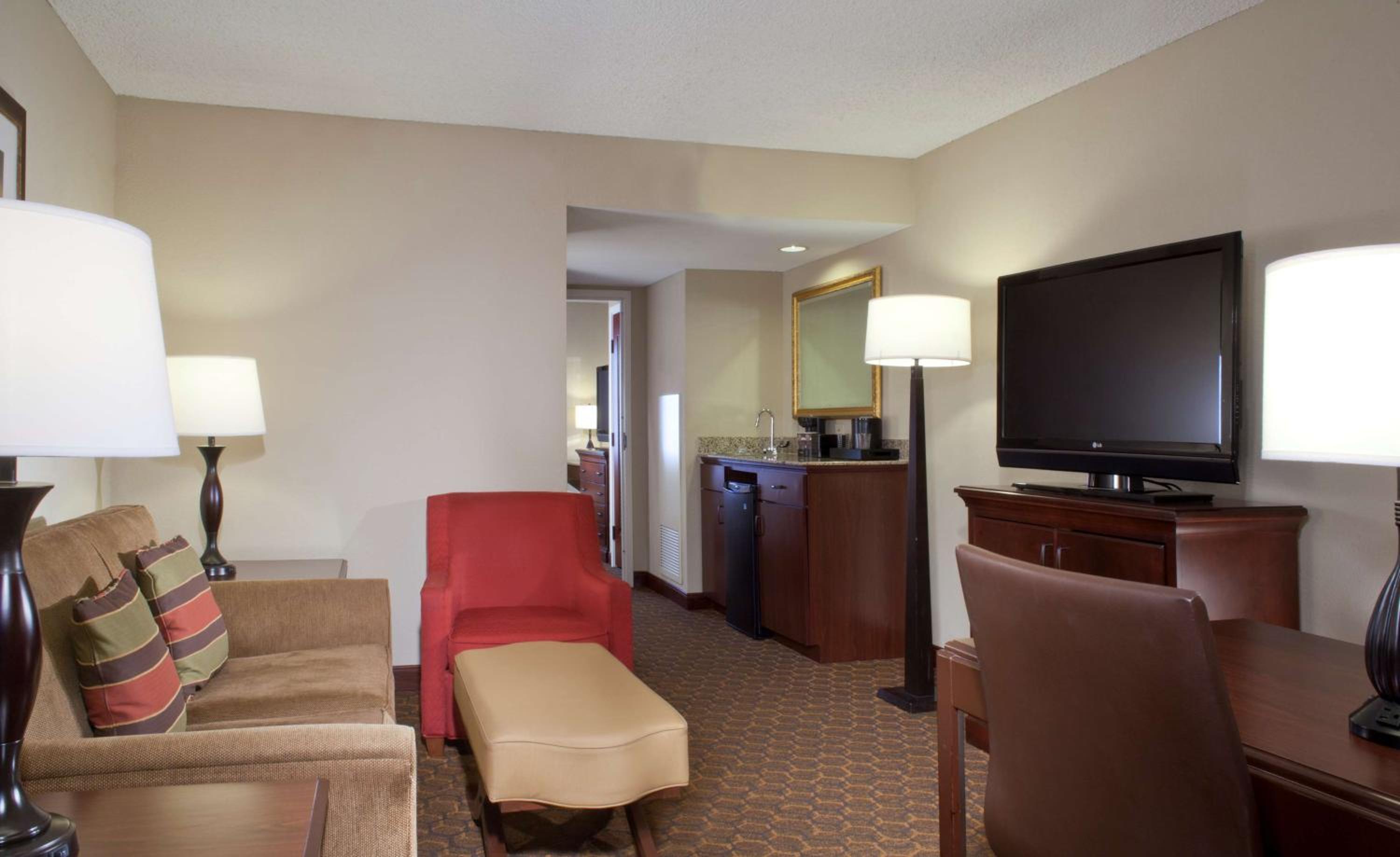 Two-Room King Suite - Non-Smoking - Photo 3