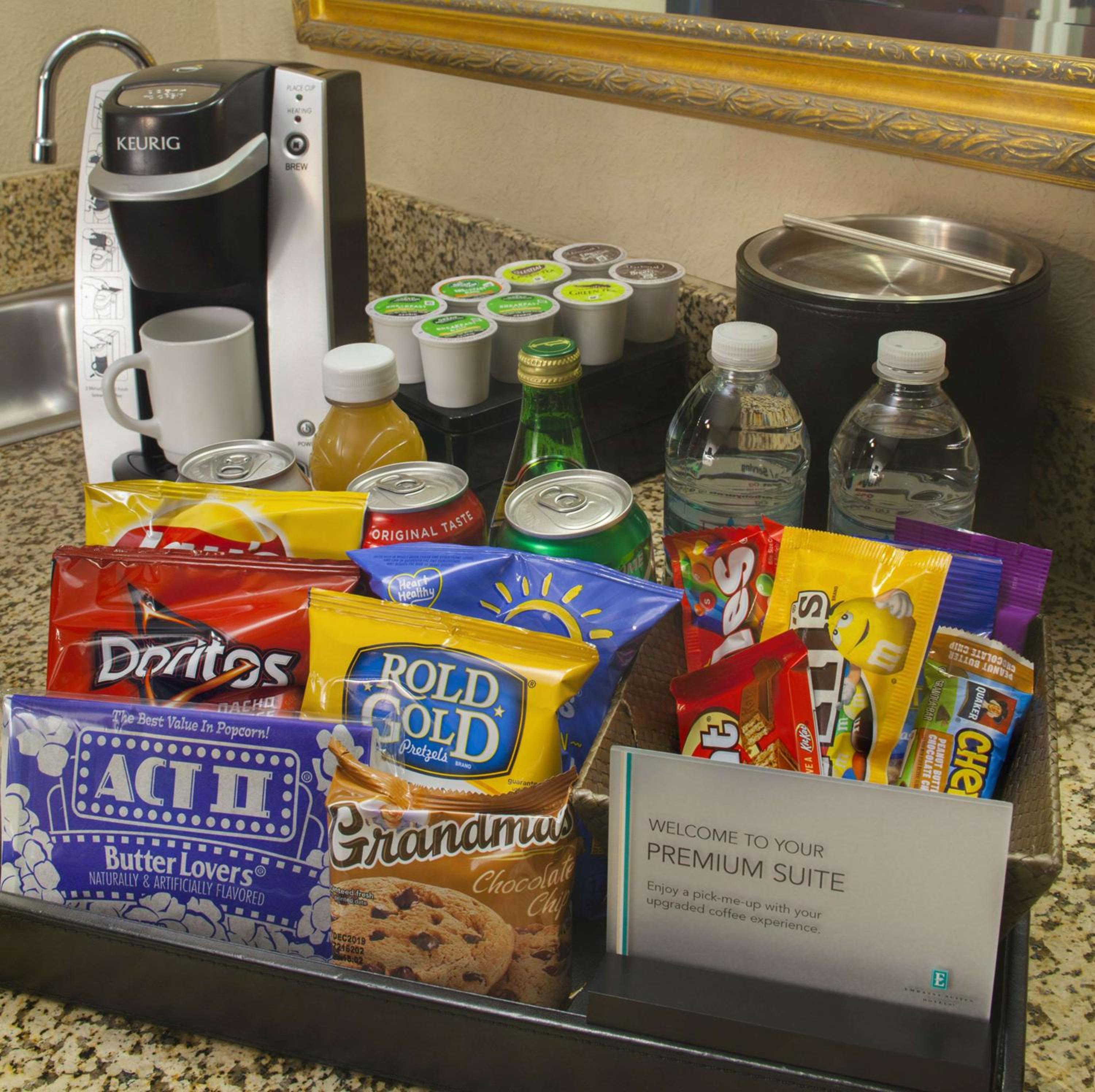 Premium King Suite - Non-Smoking - Photo 3