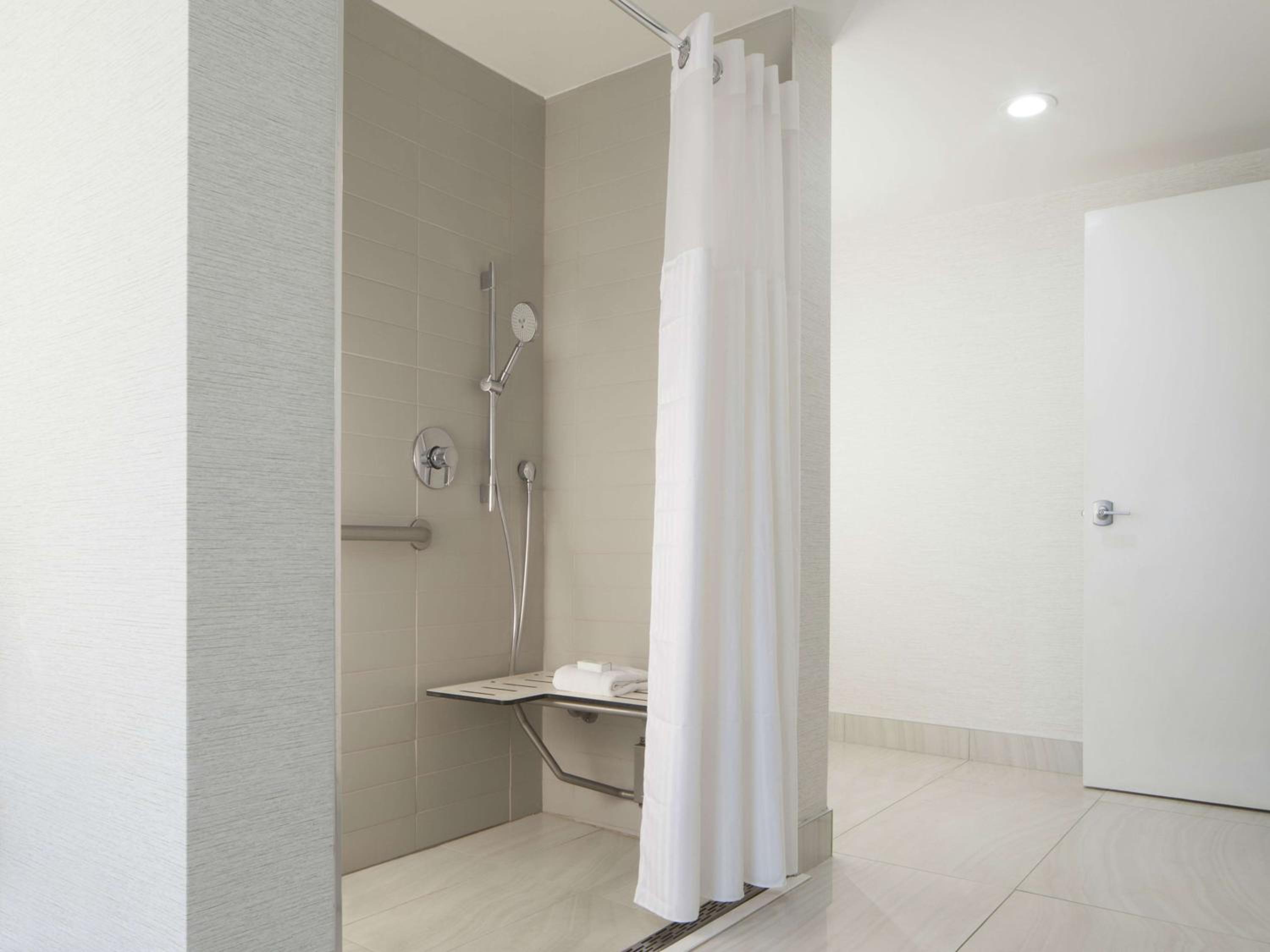 Queen Room with Two Queen Beds - Mobility Access - Photo 9