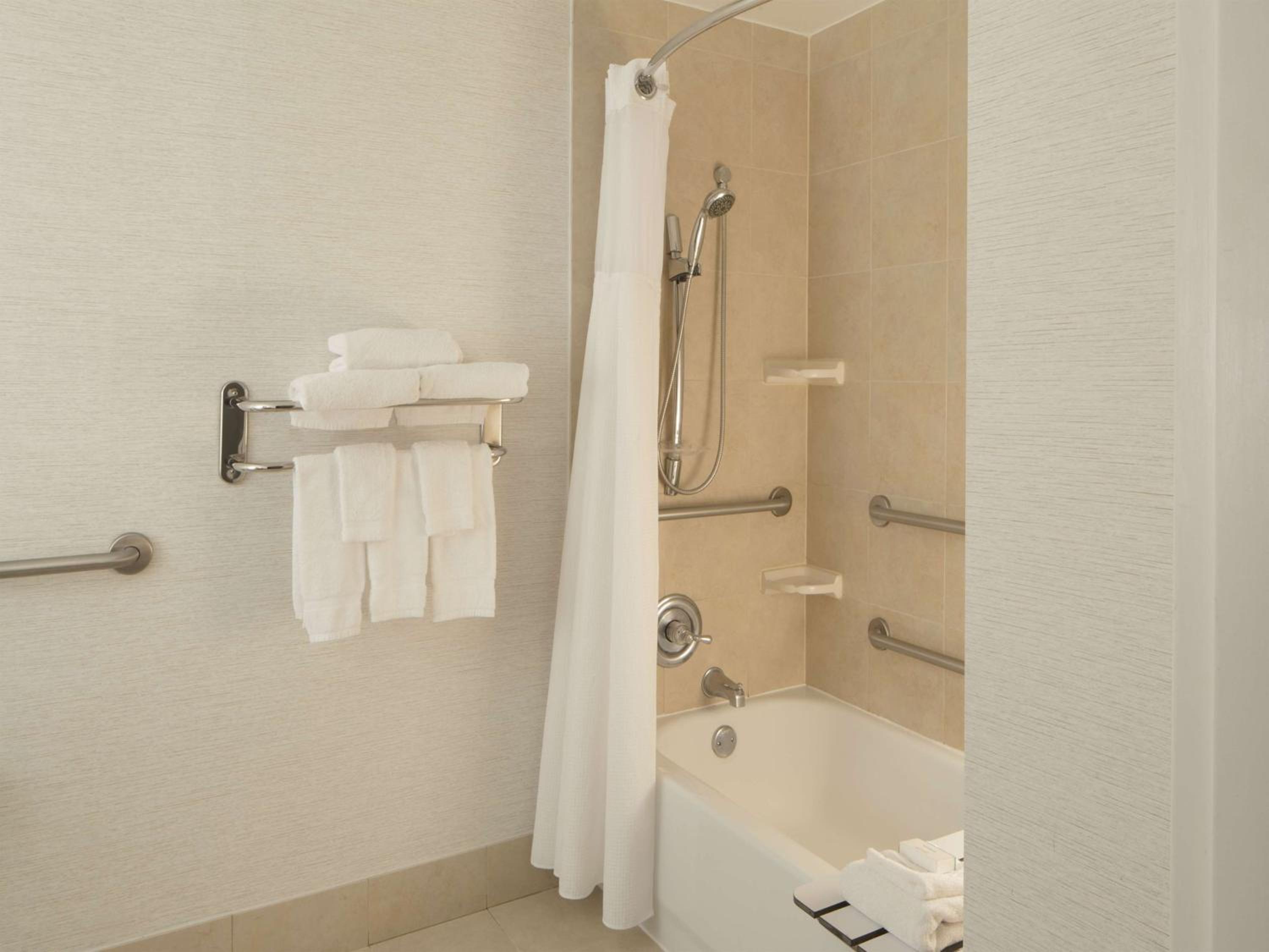 King Room with Accessible Tub - Mobility Access - Photo 4