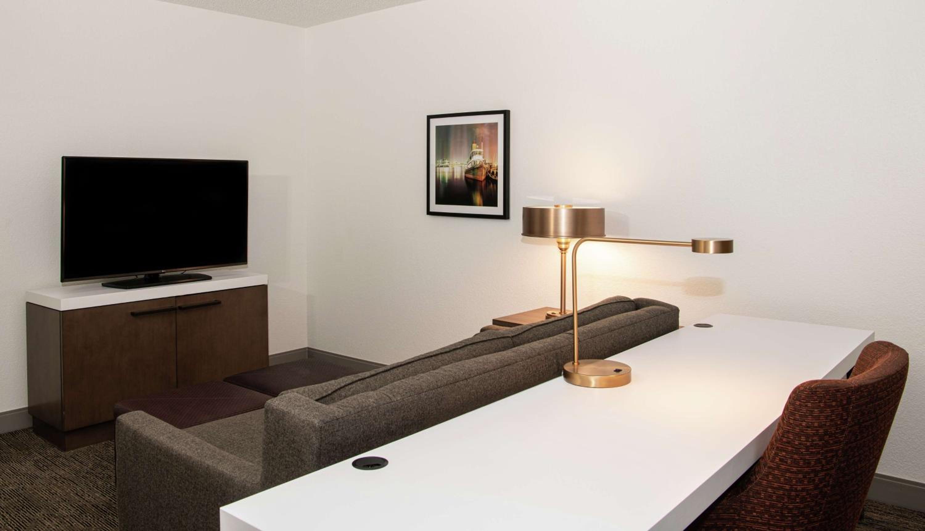 One-Bedroom King Suite with Sofa Bed - Photo 4