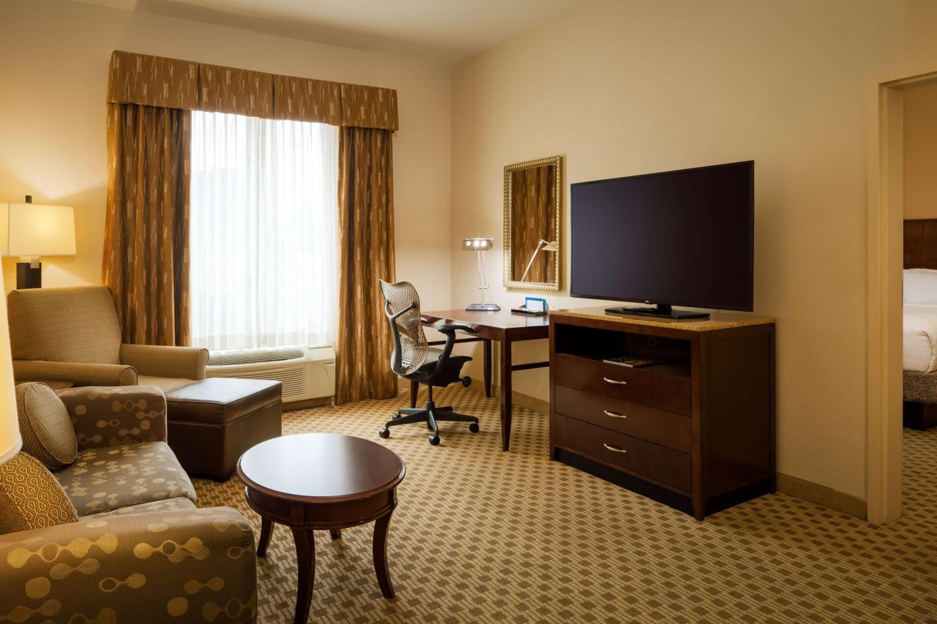 One-Bedroom King Suite with Sofa Bed - Photo 1
