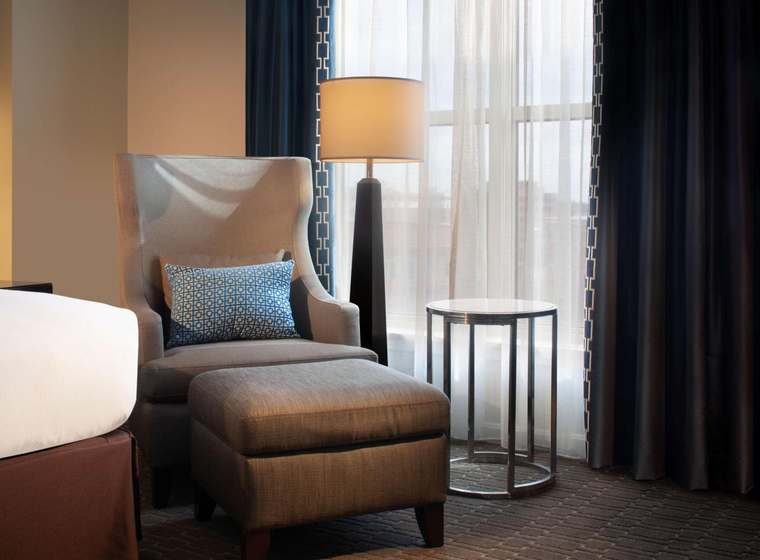Corner King Room - Photo 5