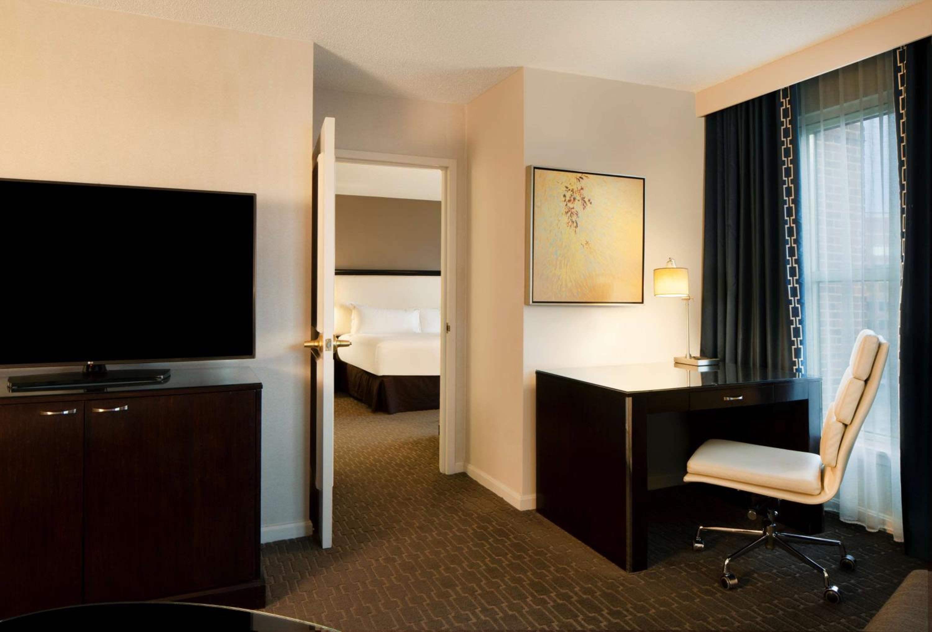 One-Bedroom King Suite - Photo 7