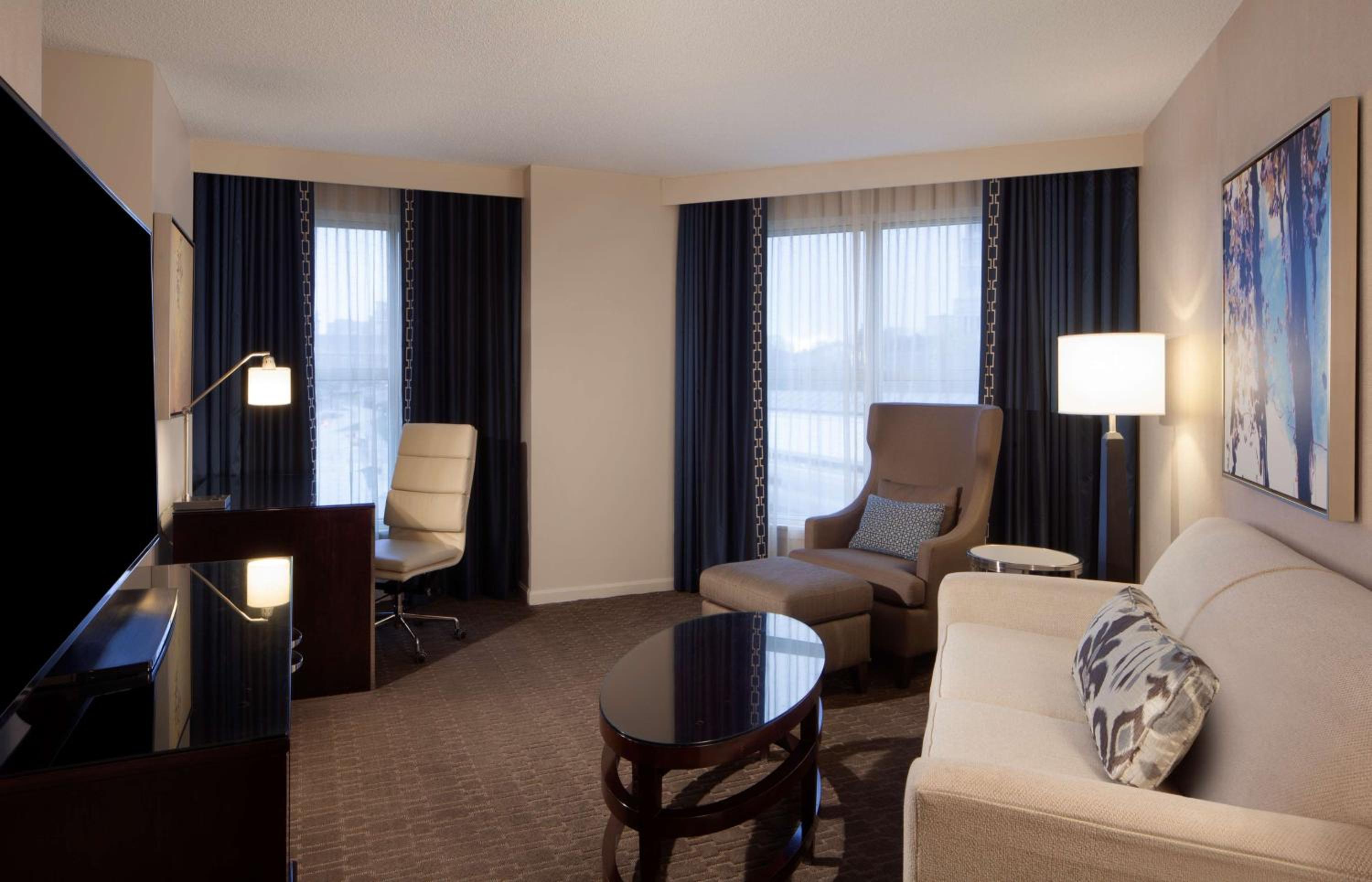 One-Bedroom King Suite - Photo 2