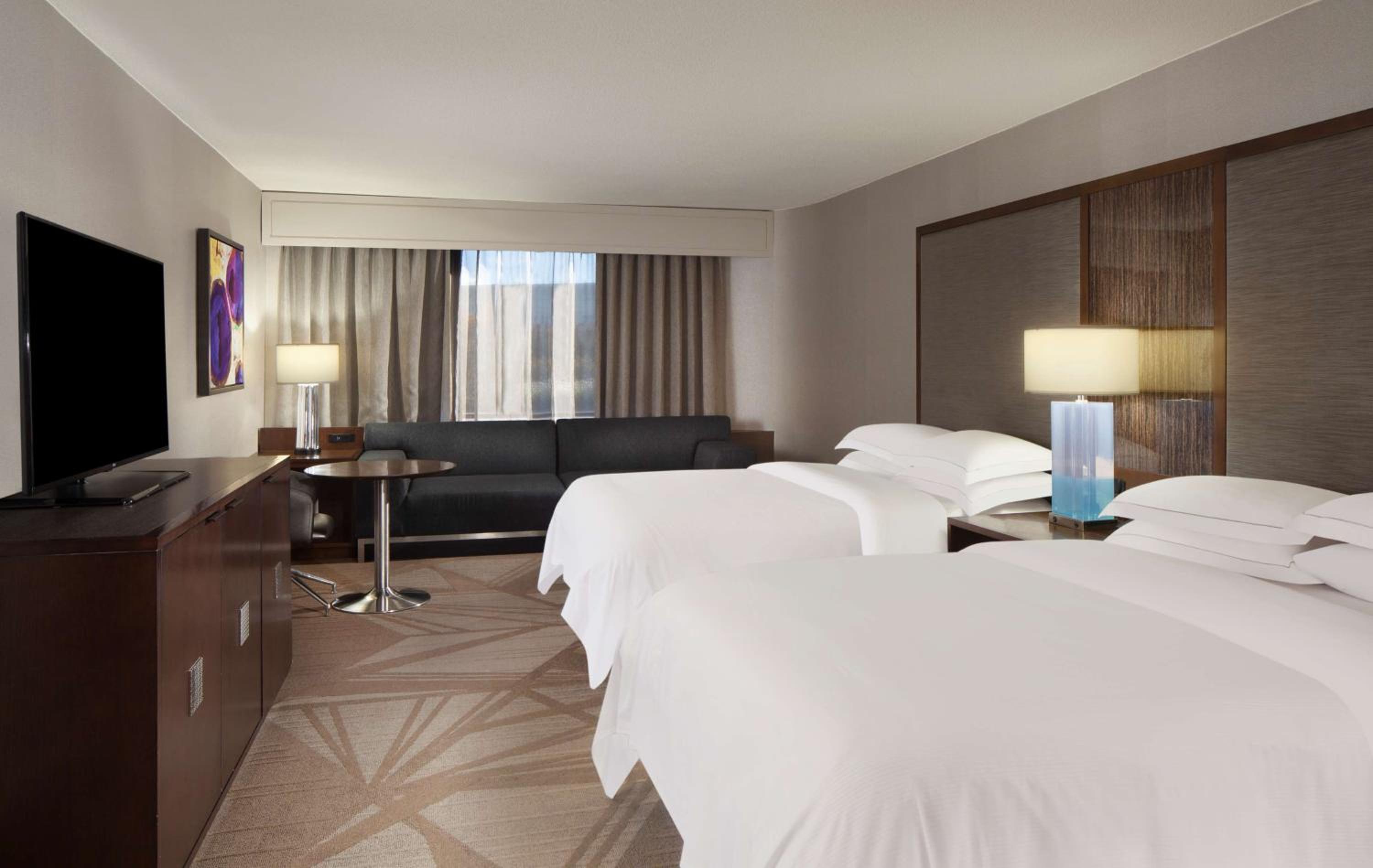 Corner Room with Two Double Beds - Photo 3