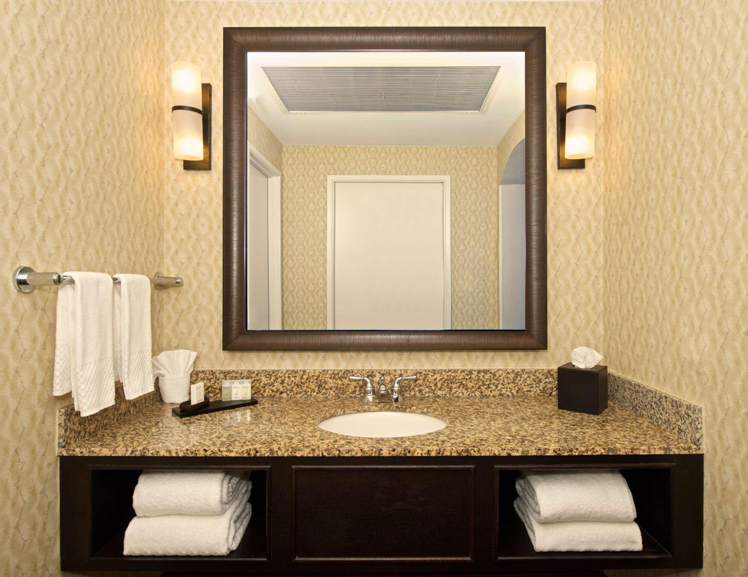 One-Bedroom King Suite - Photo 3