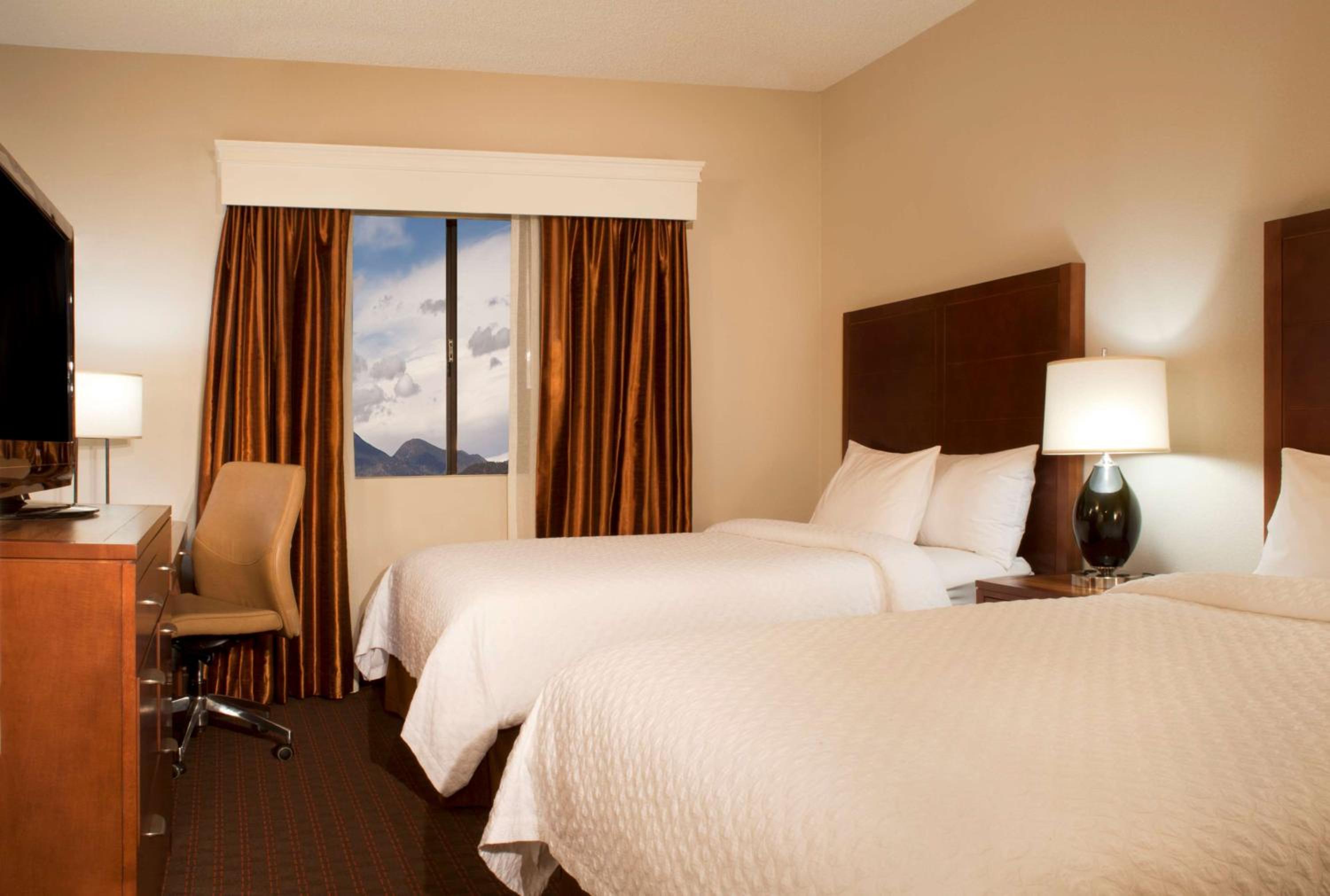 One-Bedroom Suite with Two Double Beds - Photo 2