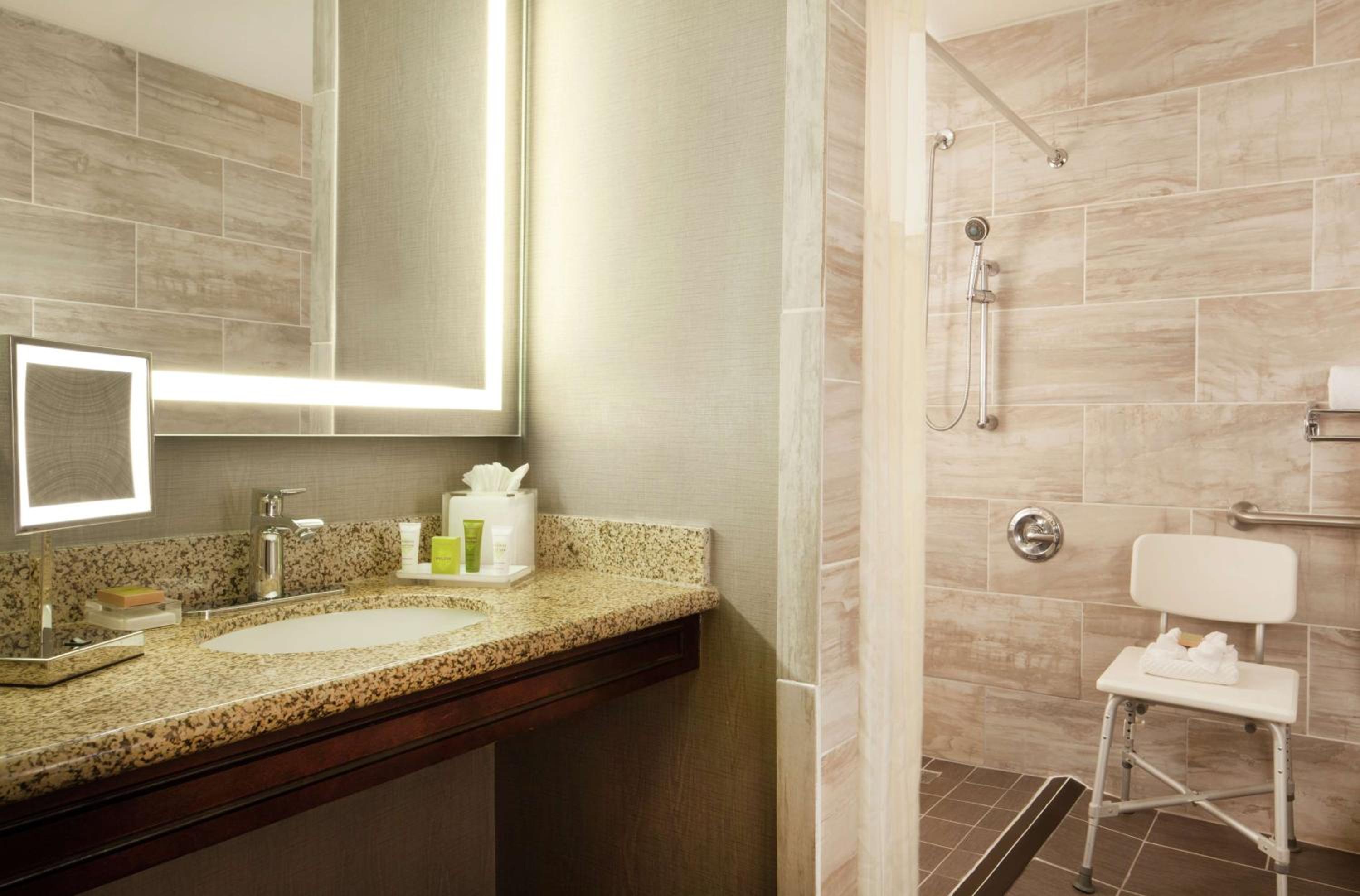 King Room - Mobility and Hearing Access - Photo 6