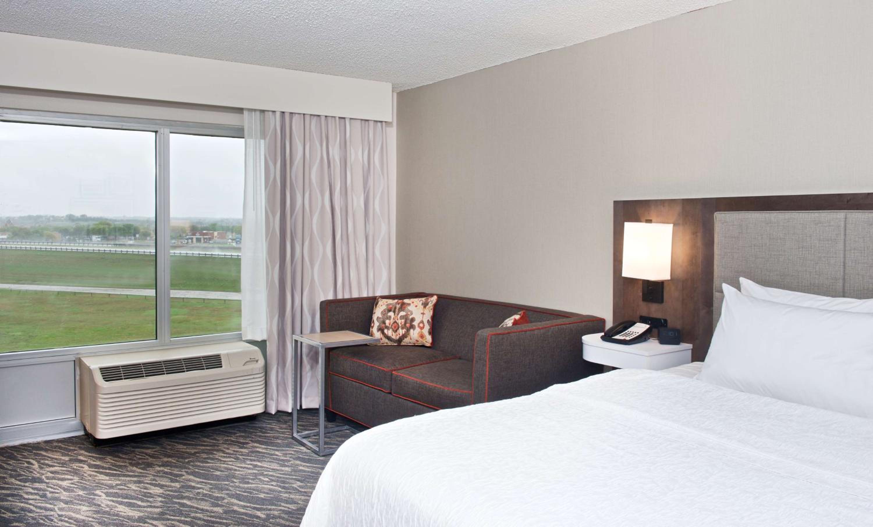 King Room with Sofa Bed and Study - Non-Smoking - Photo 1