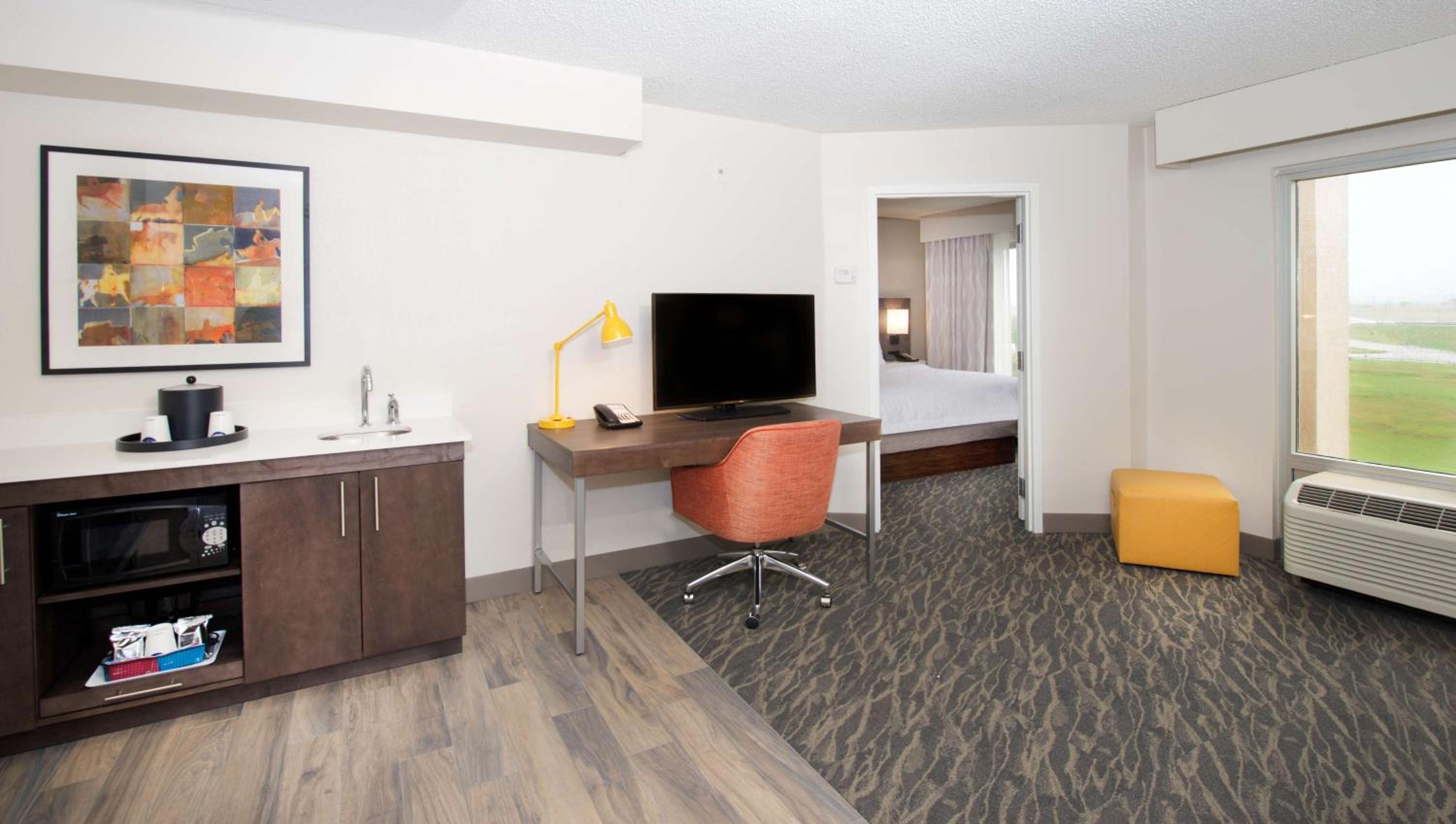 Non-Smoking Suite with Kitchen - Photo 4