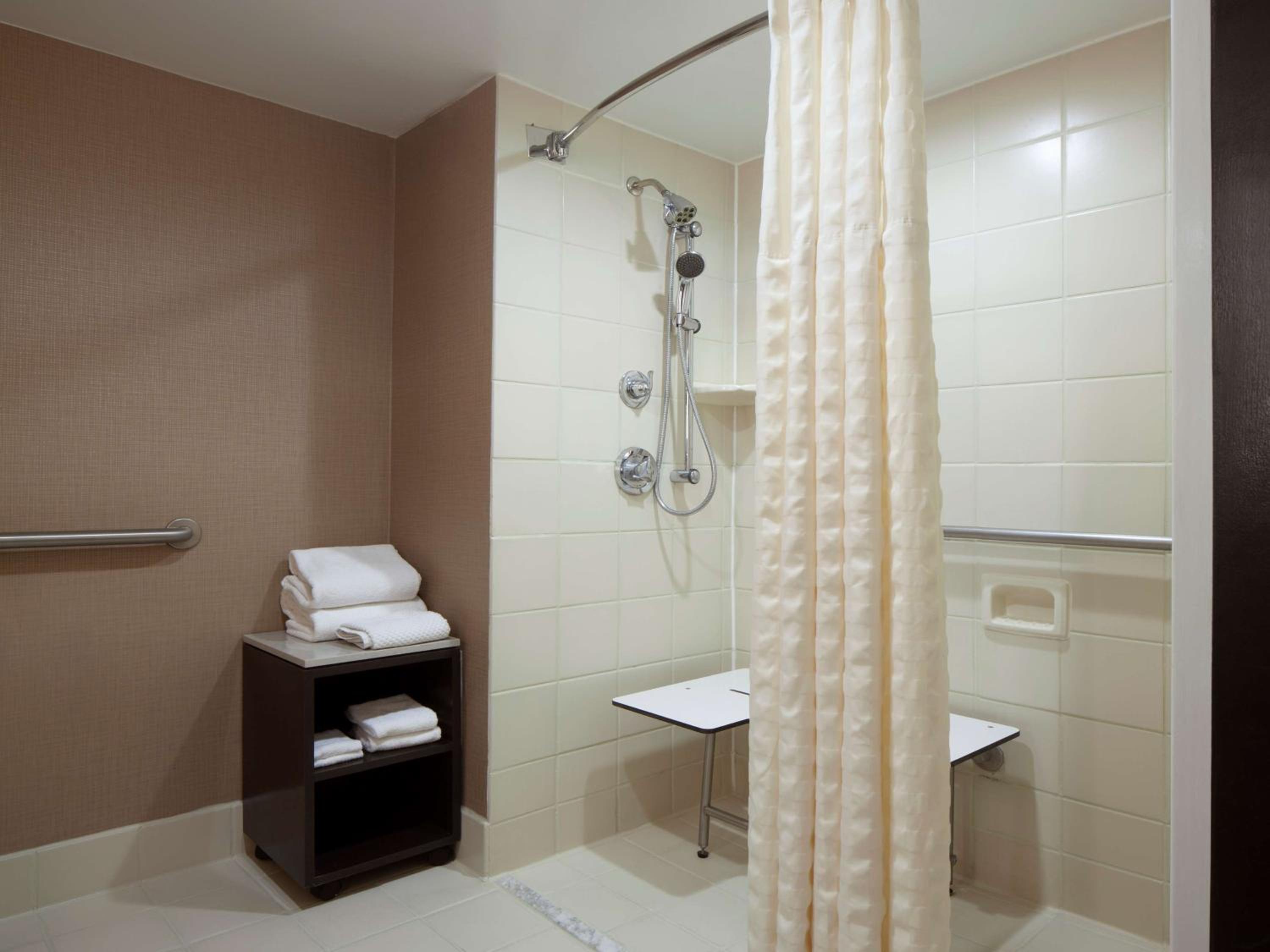 King Suite with Roll-in Shower - Mobility Access - Photo 5