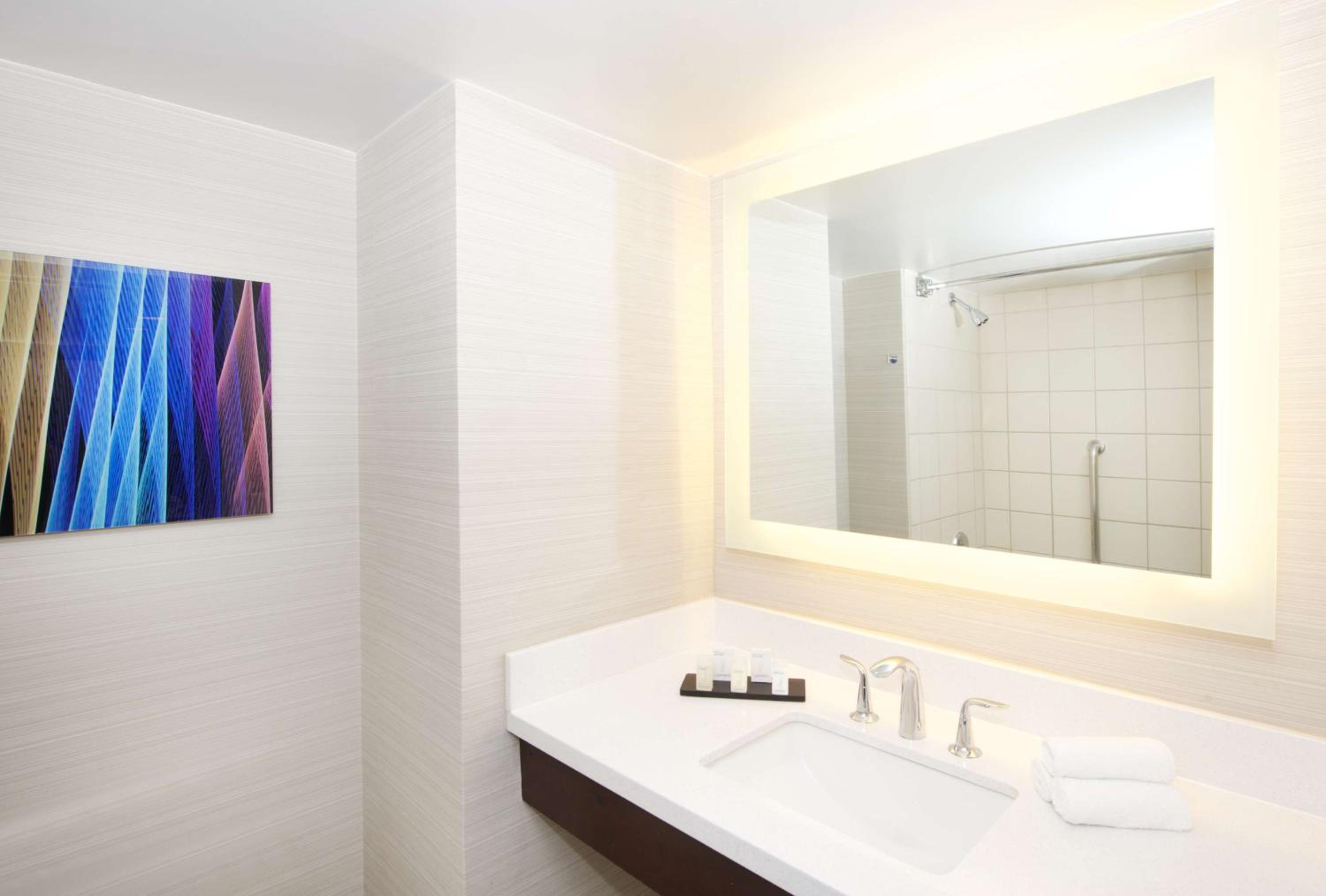 Two-Bedroom Premium Suite with Two Double Beds photo 3