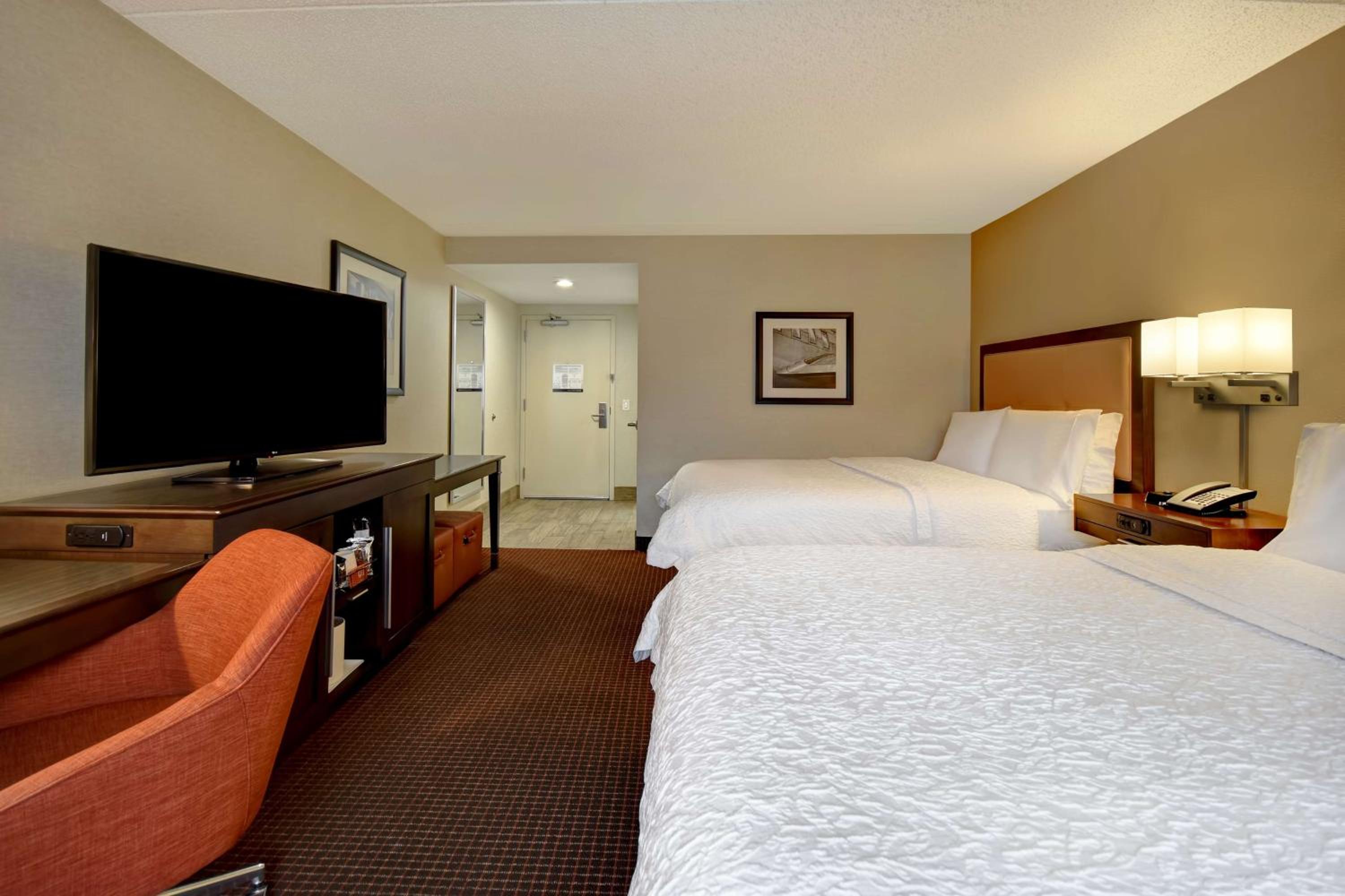 Room with Two Queen Beds - Non-Smoking - Photo 2