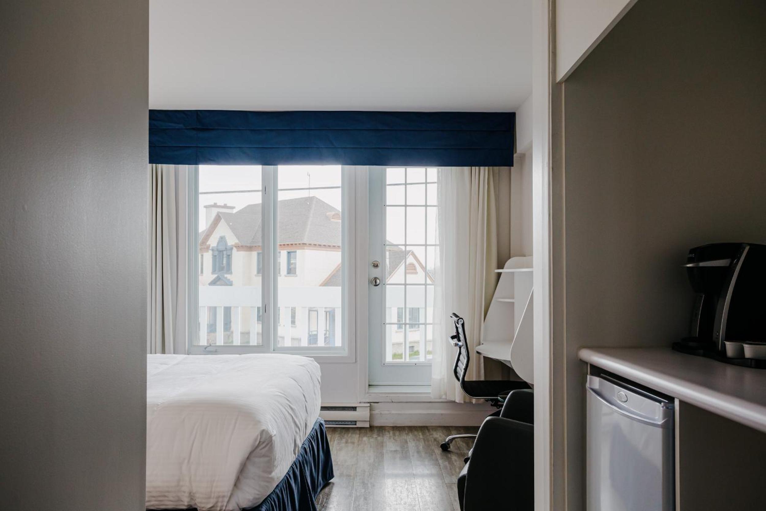 Double Room With Two Double Beds With City View photo 1