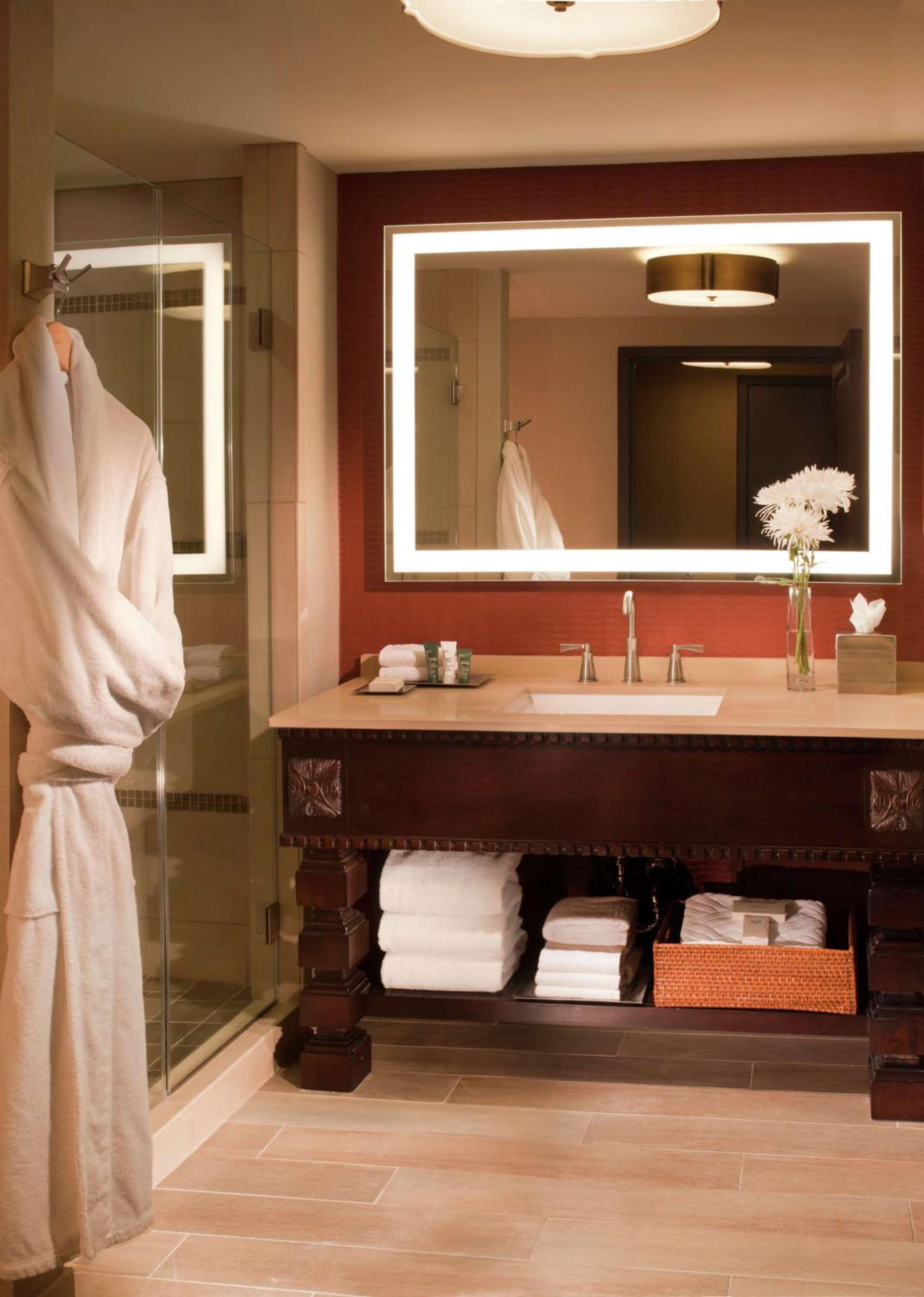 Deluxe King Room - Photo 5