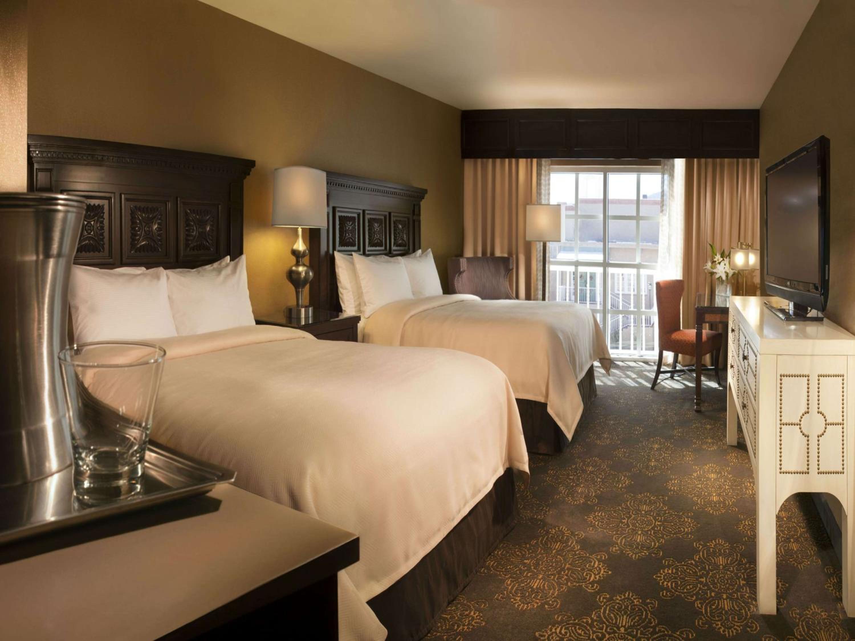 Double Room with Two Double Room and Pool View - Non-Smoking - Allergy Friendly - Photo 7