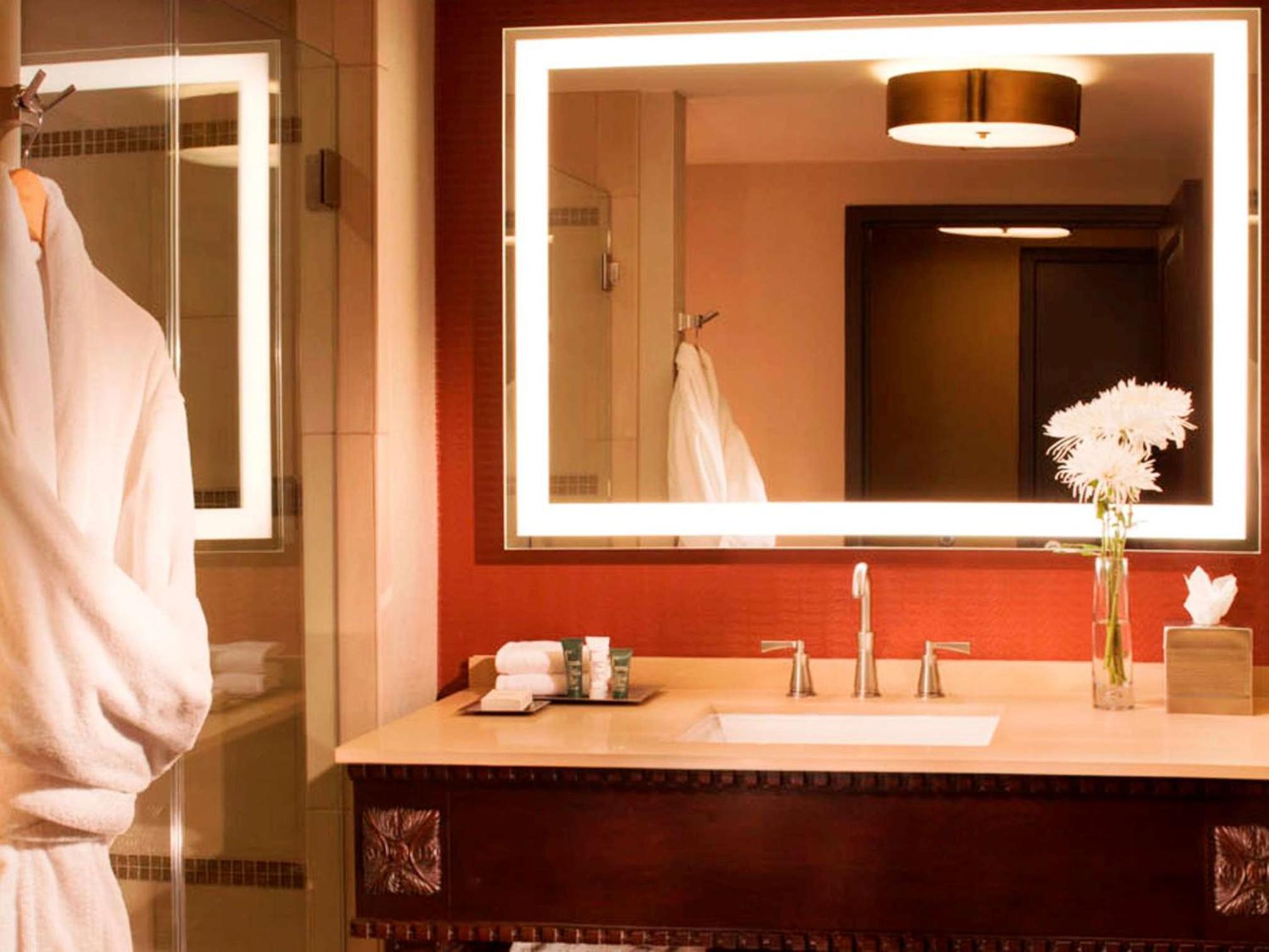 Deluxe King Room - Photo 4