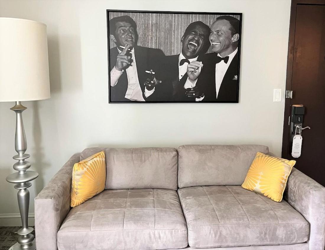 King Suite with Balcony - Photo 6