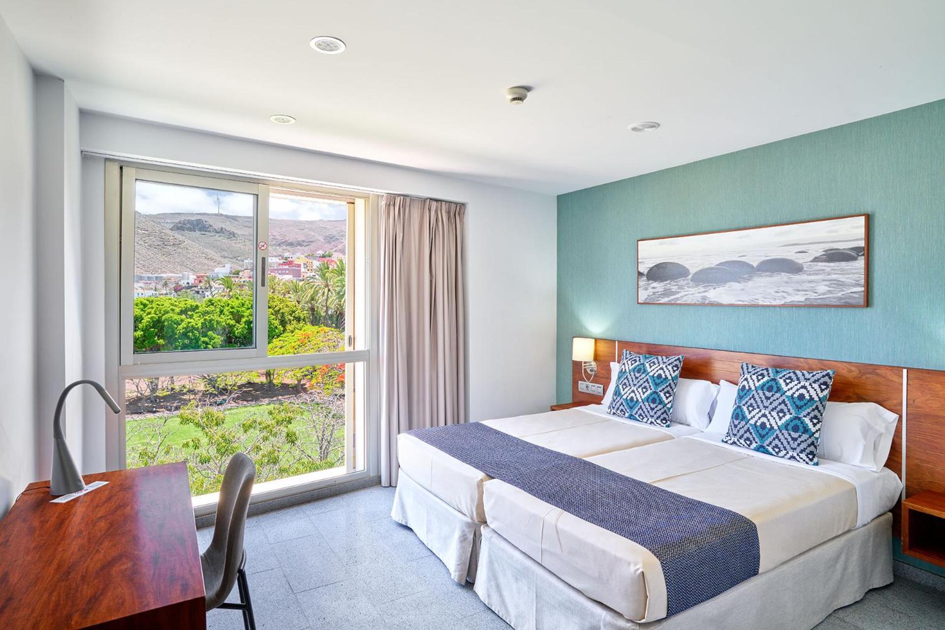 Twin Room with Park View - Photo 3