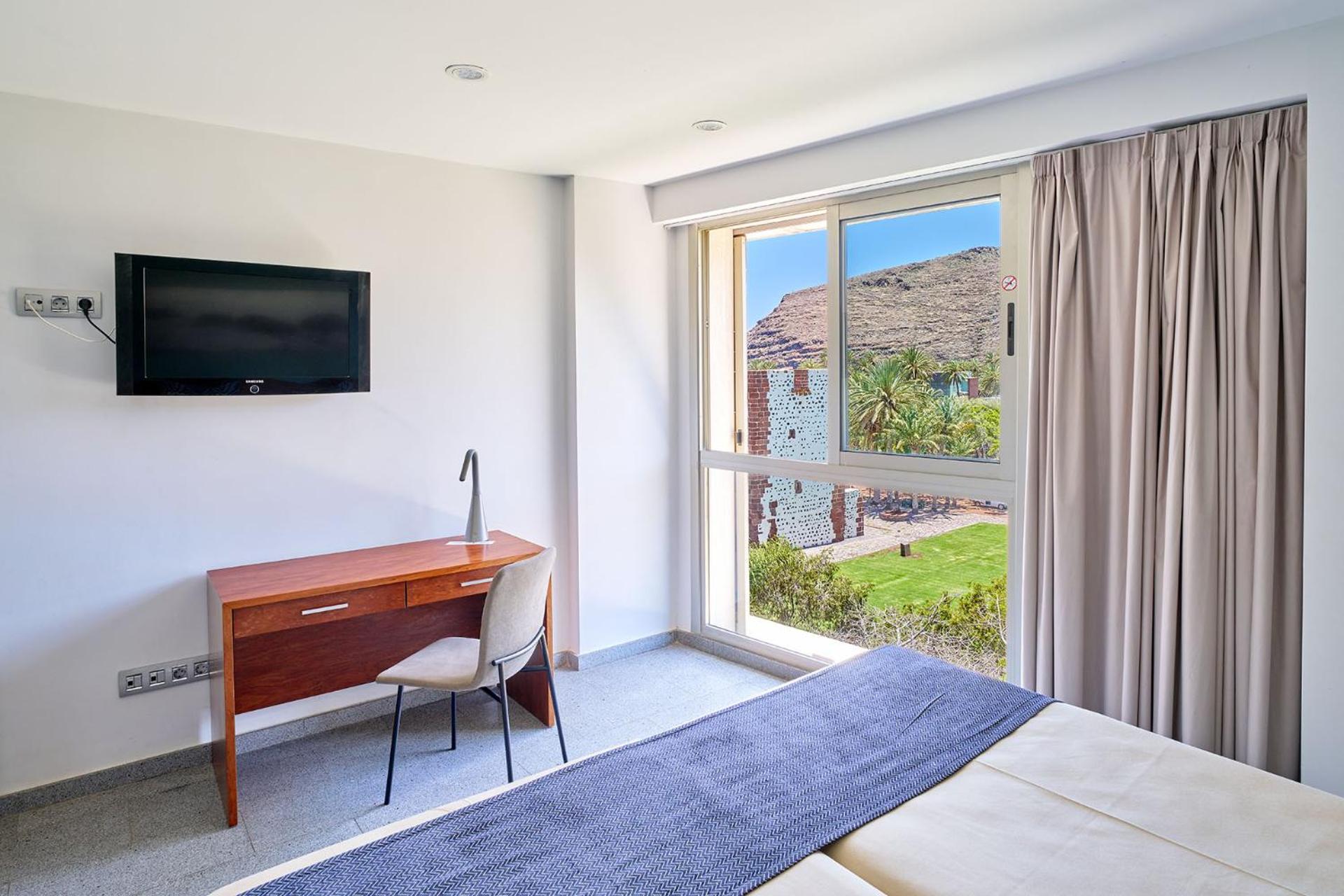 Twin Room with Park View - Photo 1