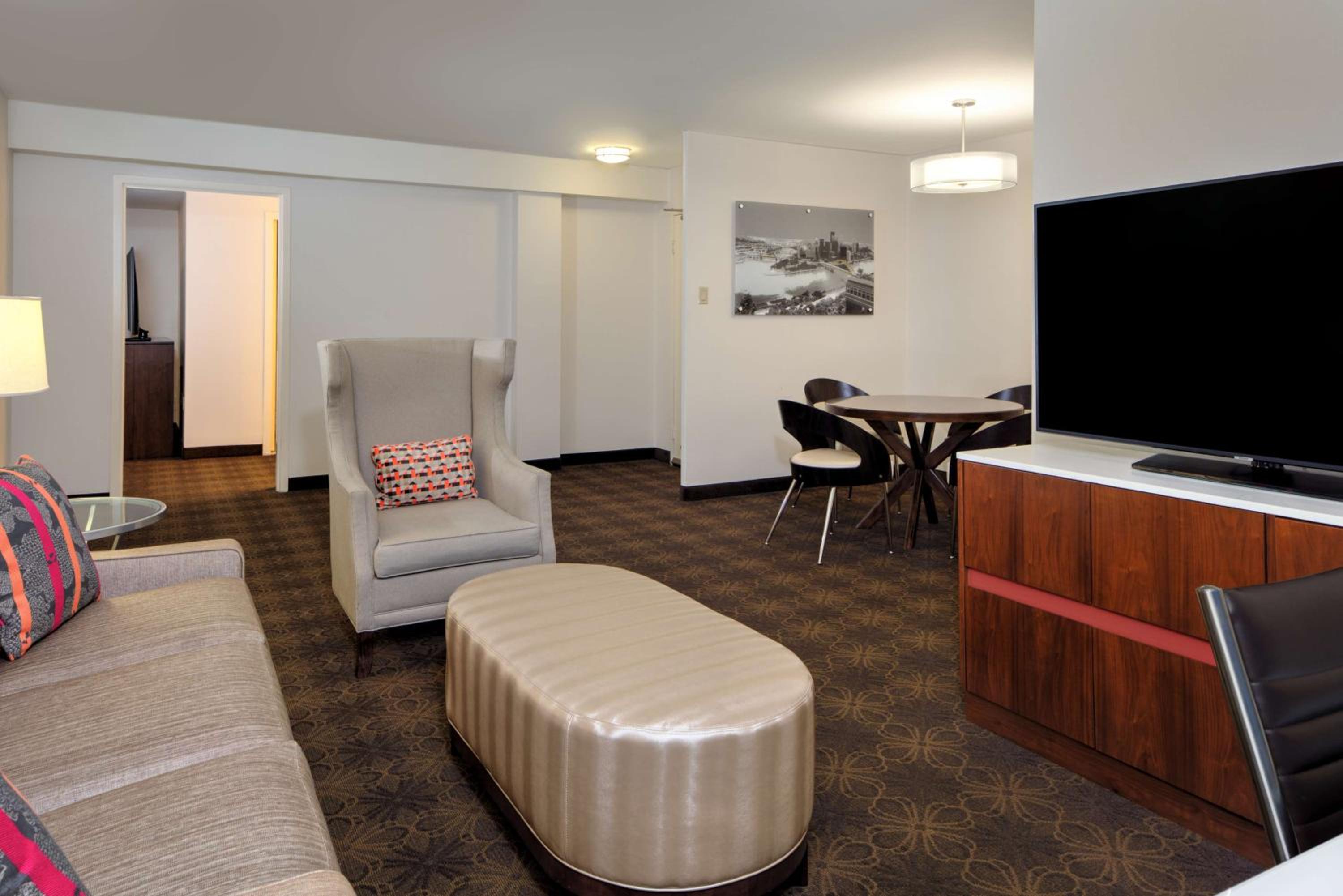 Two-Bedroom Suite - Photo 3