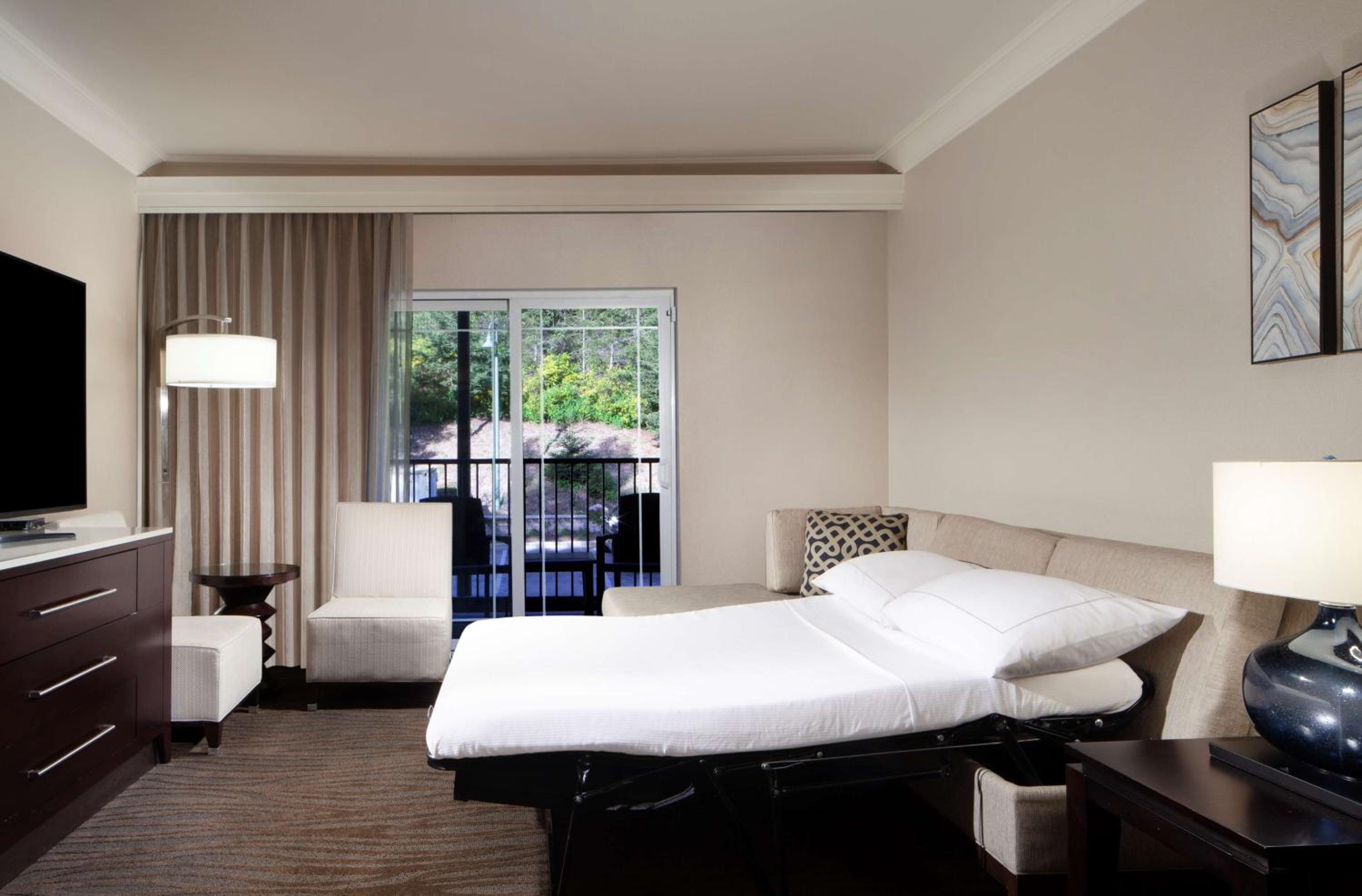 One-Bedroom King Suite with Patio or Balcony - Photo 2