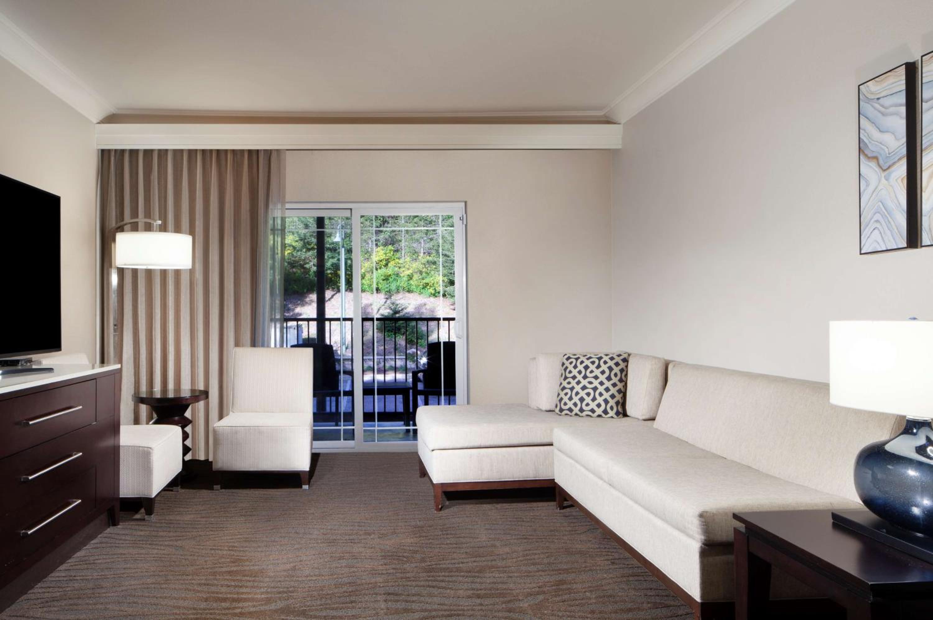 One-Bedroom King Suite with Patio or Balcony - Photo 3