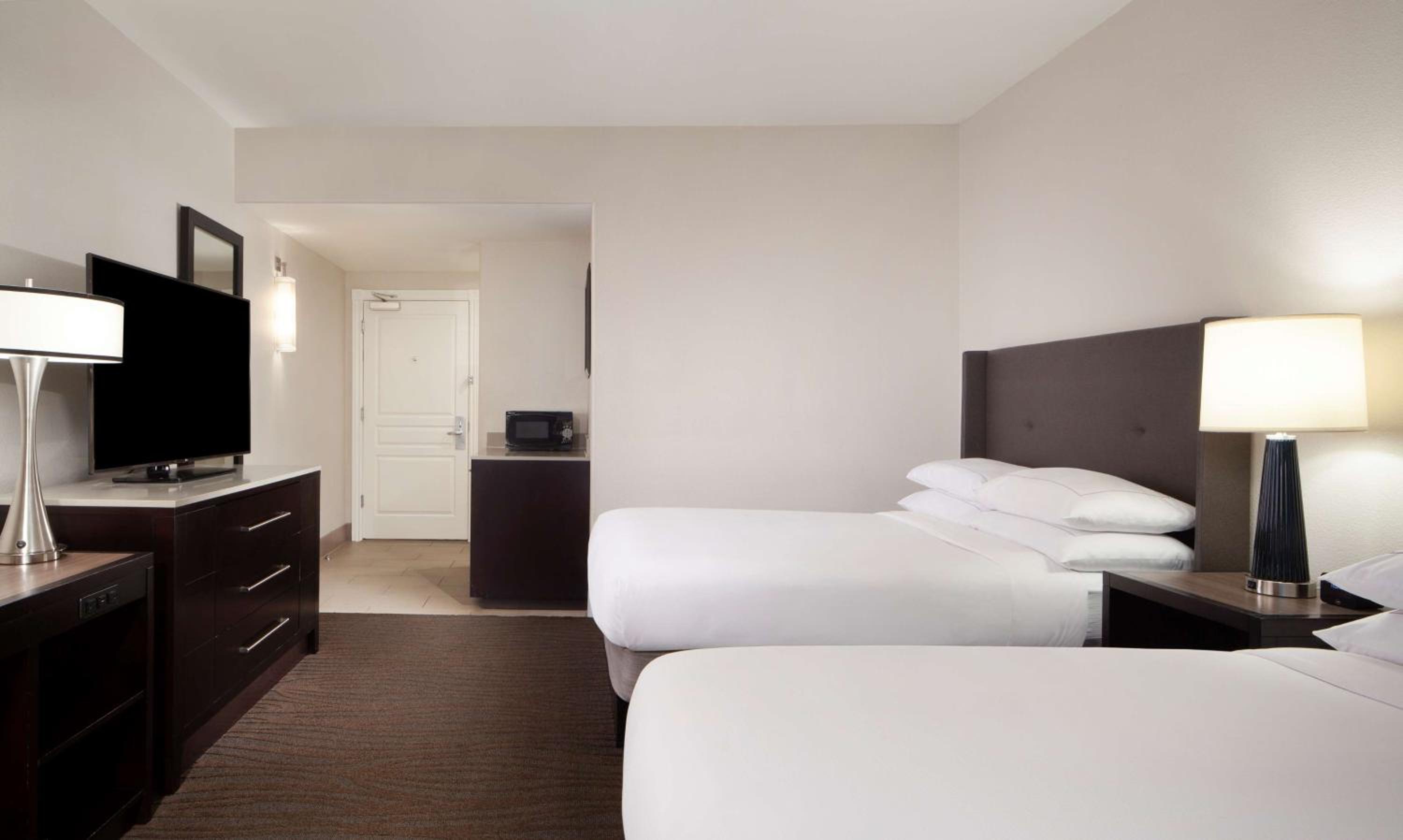 Queen Room with Two Queen Beds - Photo 5