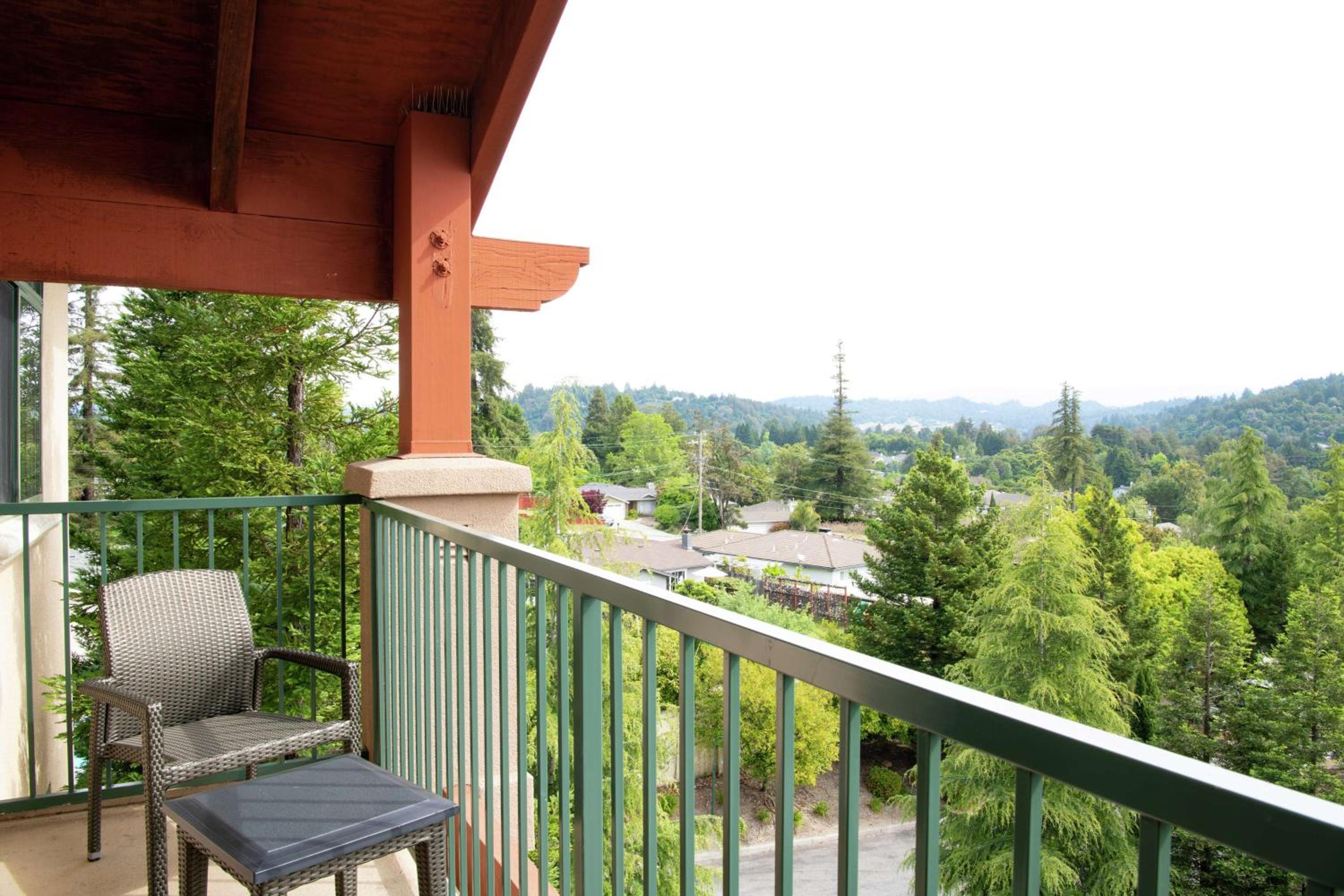 King Room with Balcony - Photo 3