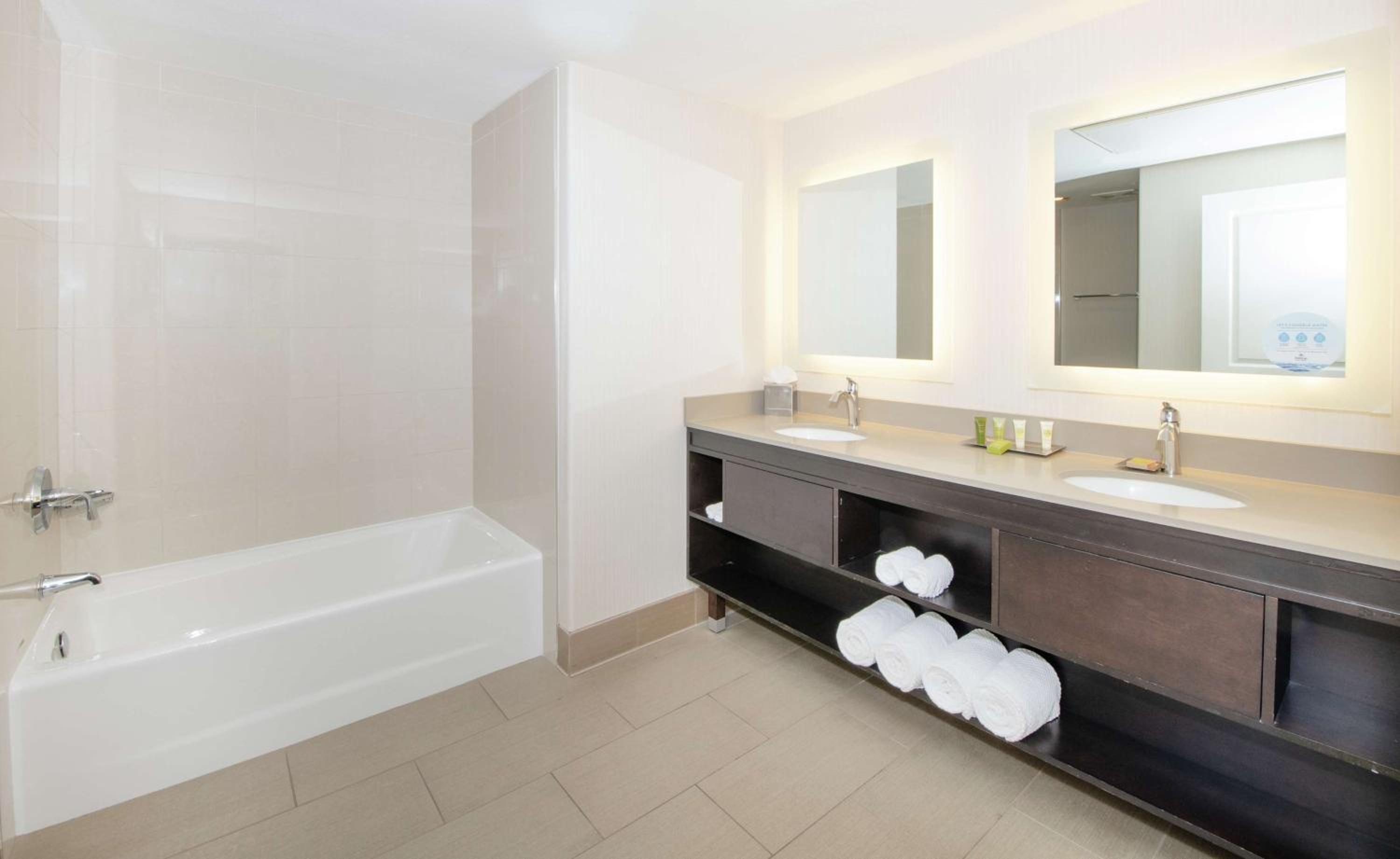 One-Bedroom King Suite with Sofa Bed - Photo 6