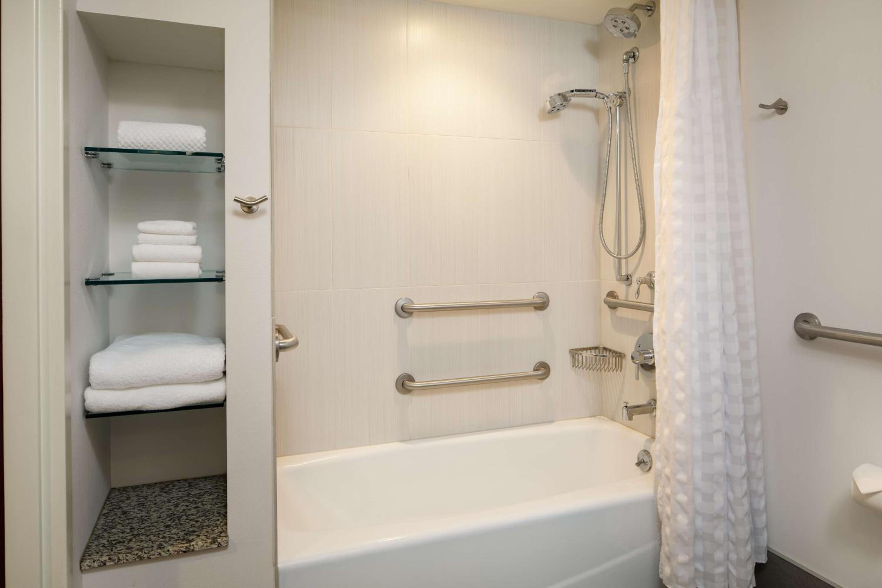 Queen Room with Two Queen Beds and Tub - Mobility/Hearing Accessible - Photo 7