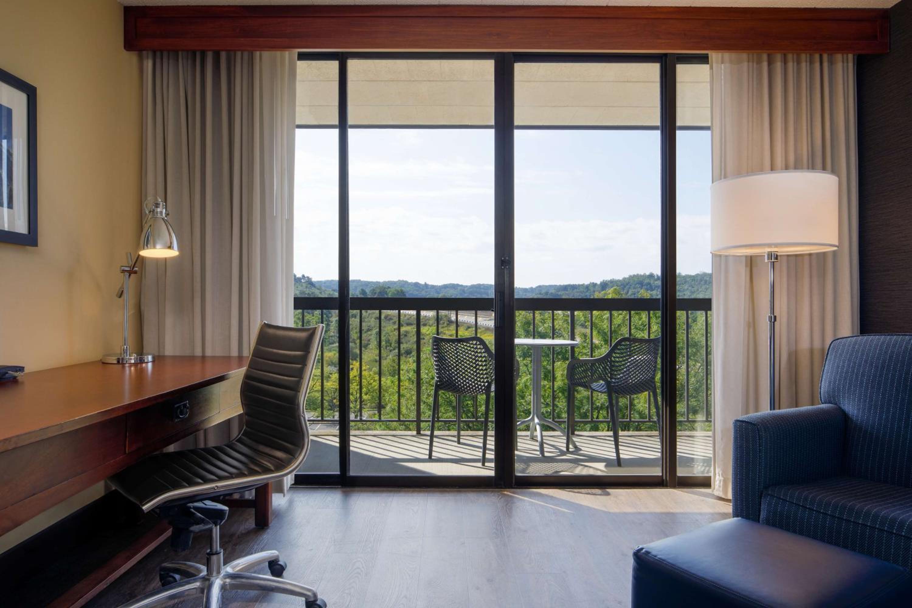 Queen Room with Two Queen Beds and Balcony - Photo 8