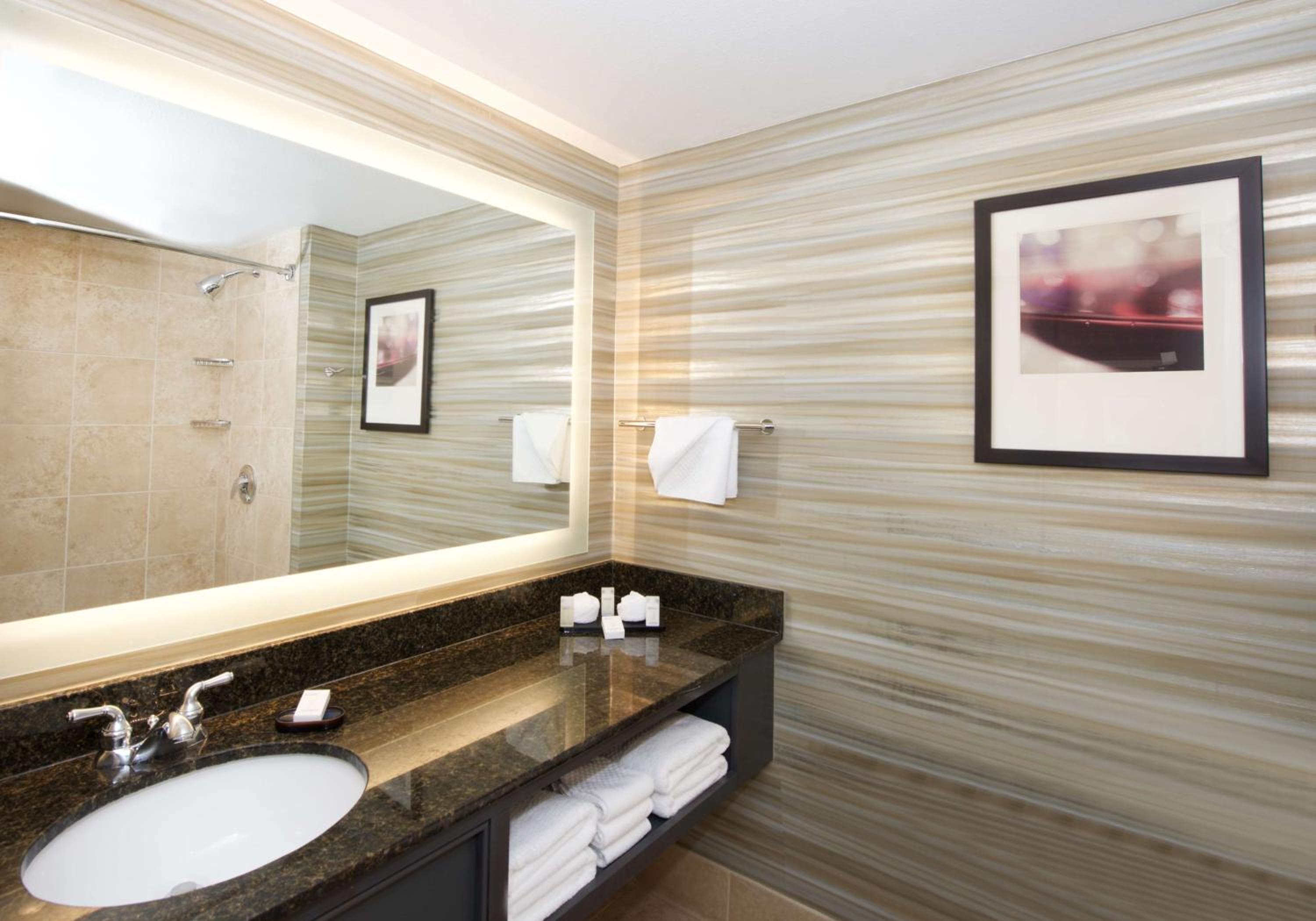 Two-Room Executive King Suite - Non-Smoking - Photo 3