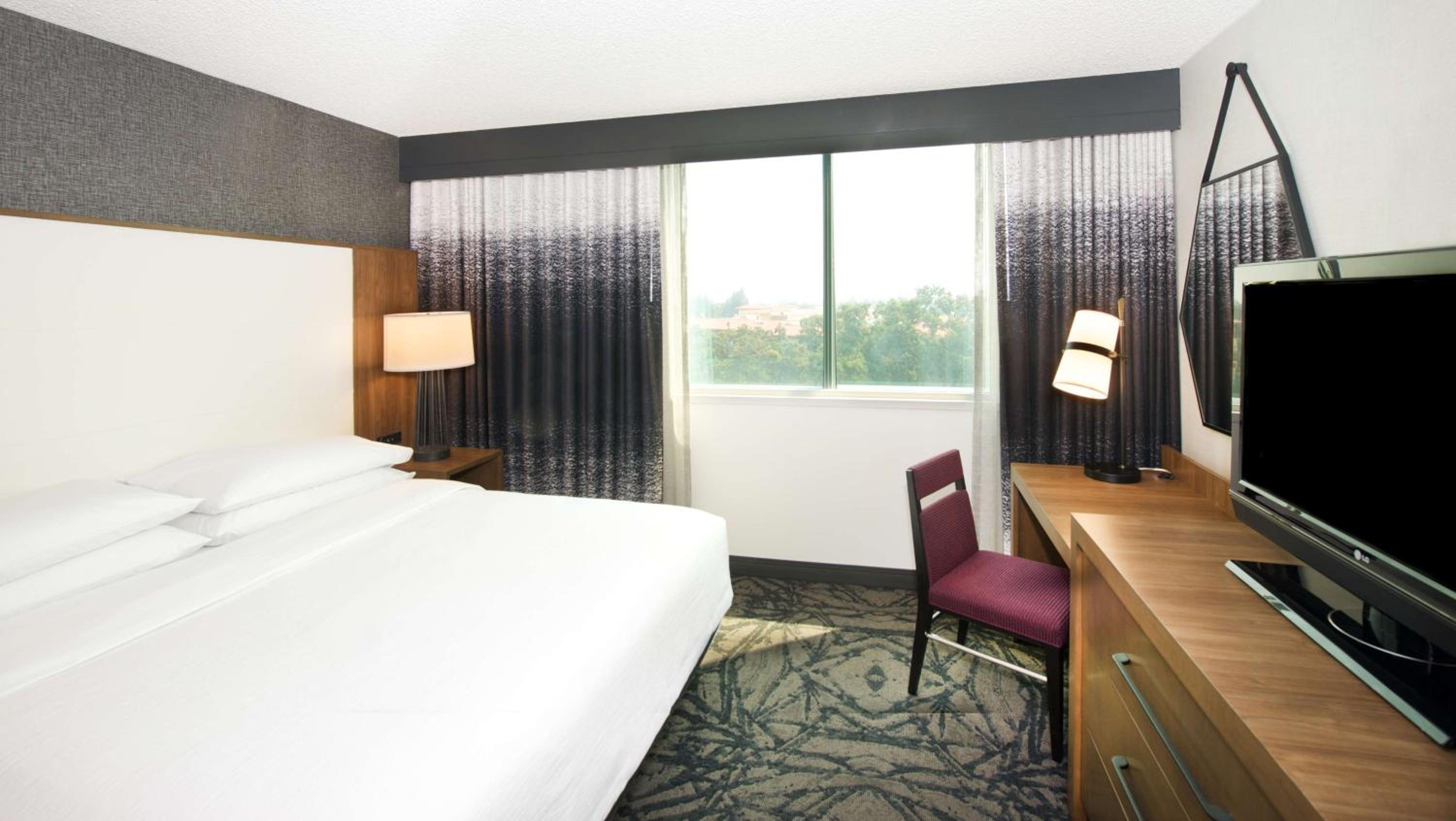 Two-Room Executive King Suite - Non-Smoking - Photo 2