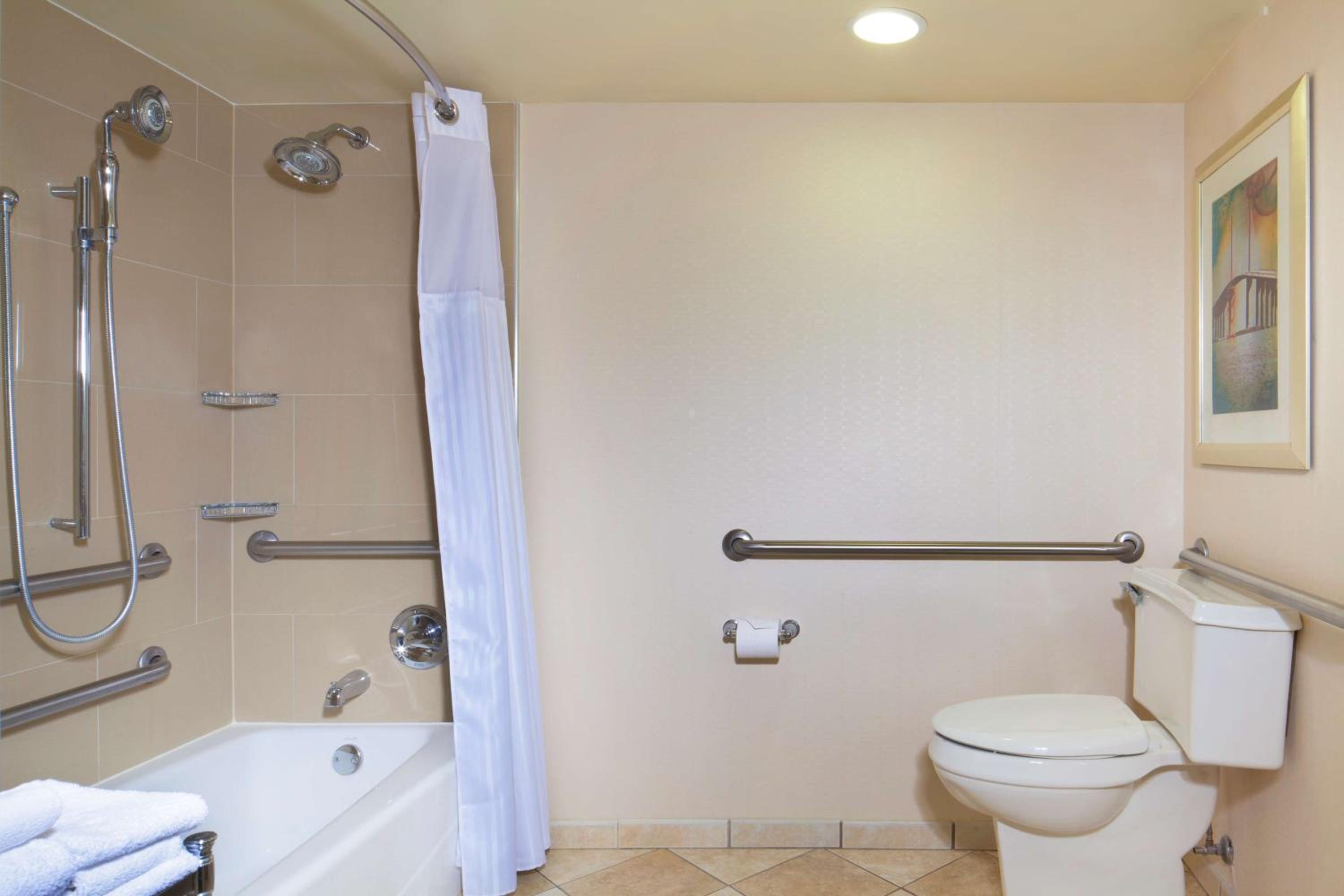 King Room with Tub - Mobility and Hearing Access - Photo 5