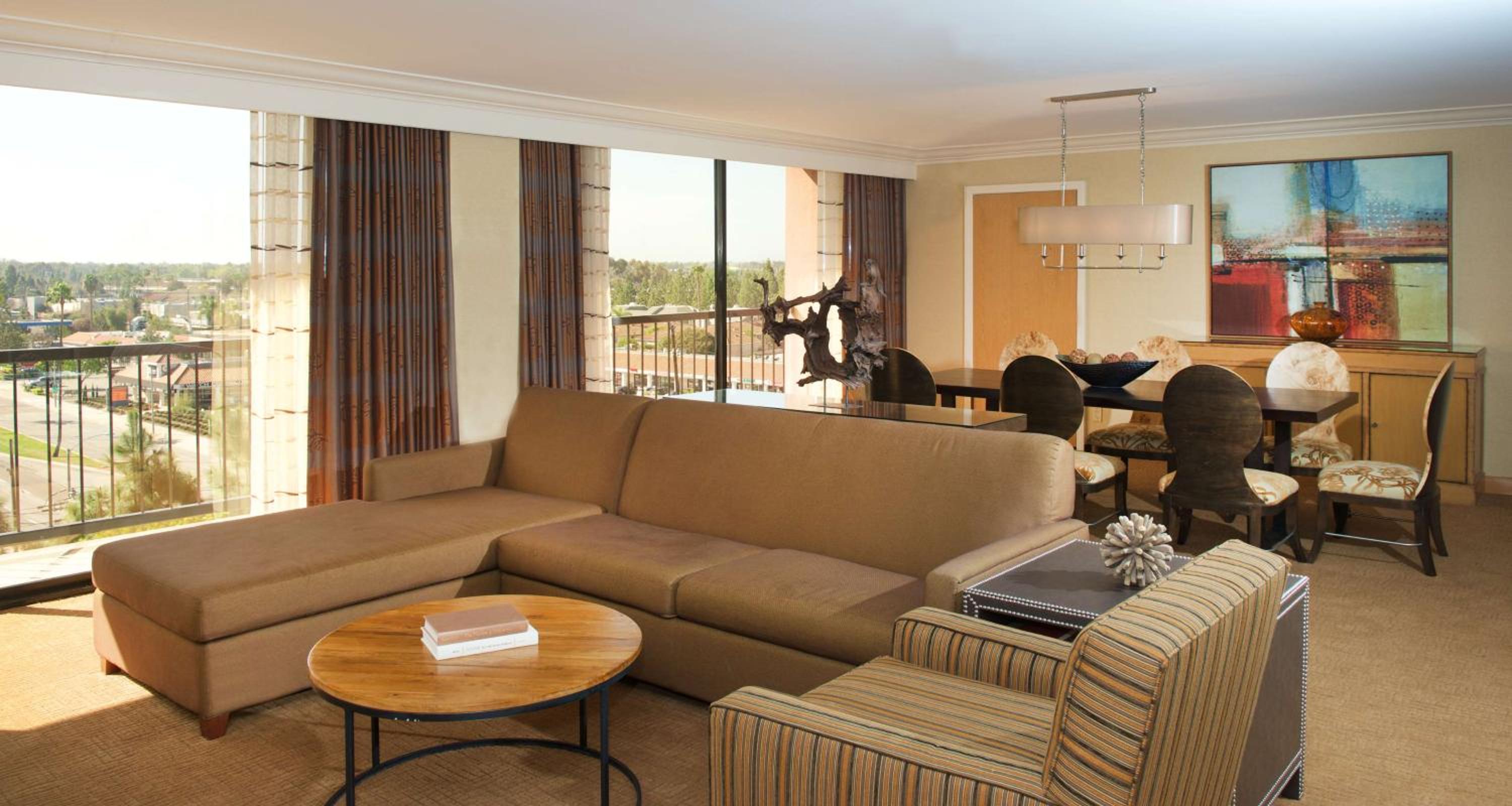 One-Bedroom Junior Parlor King Suite - Photo 3