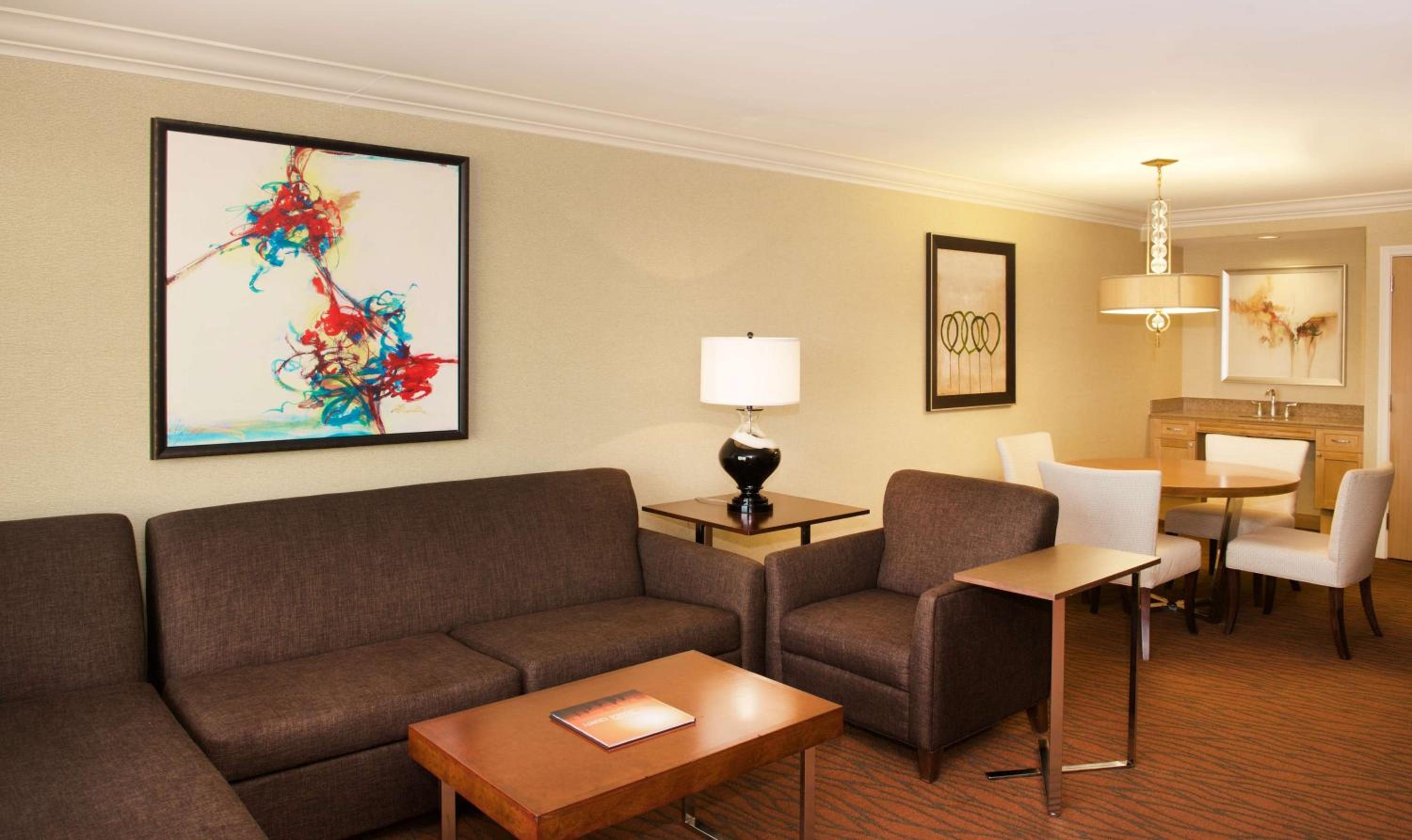 One-Bedroom Junior Parlor King Suite - Photo 5